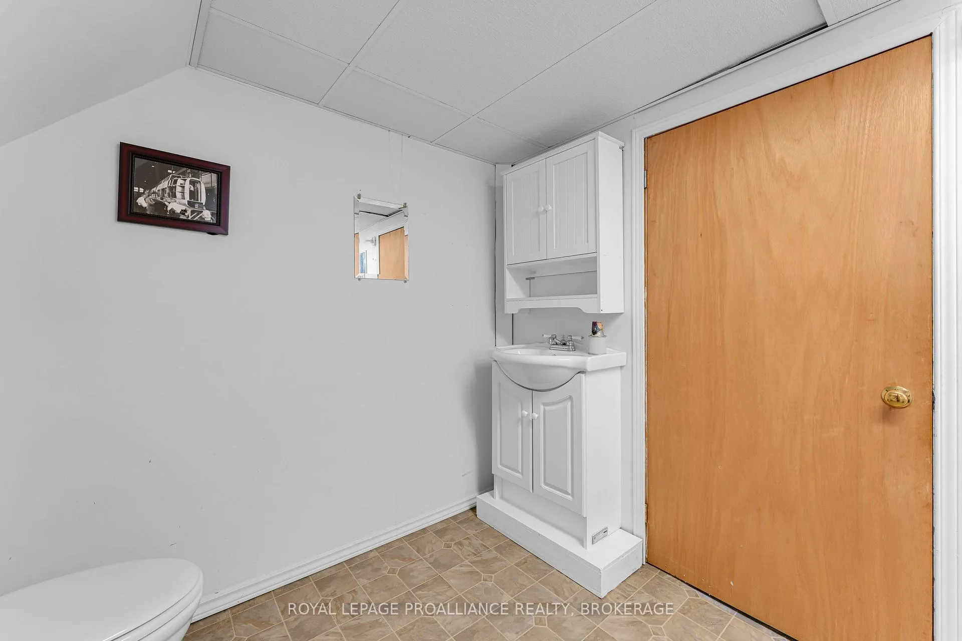 Photo 32 of 988 Pinewood Place, Kingston, City Northwest — HOMEH