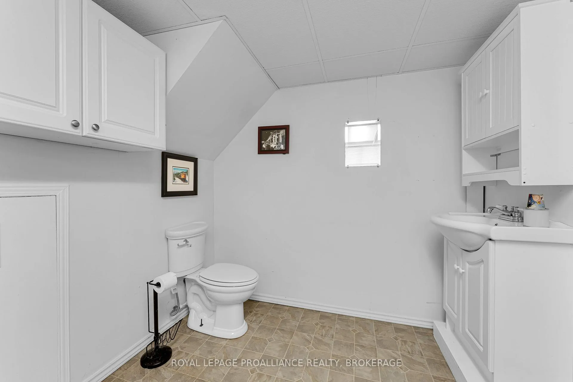 Photo 33 of 988 Pinewood Place, Kingston, City Northwest — HOMEH