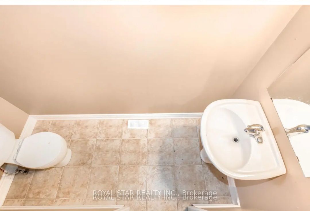Photo 4 of 86 Meadowwood Crescent, Hamilton, Kirkendall — HOMEH