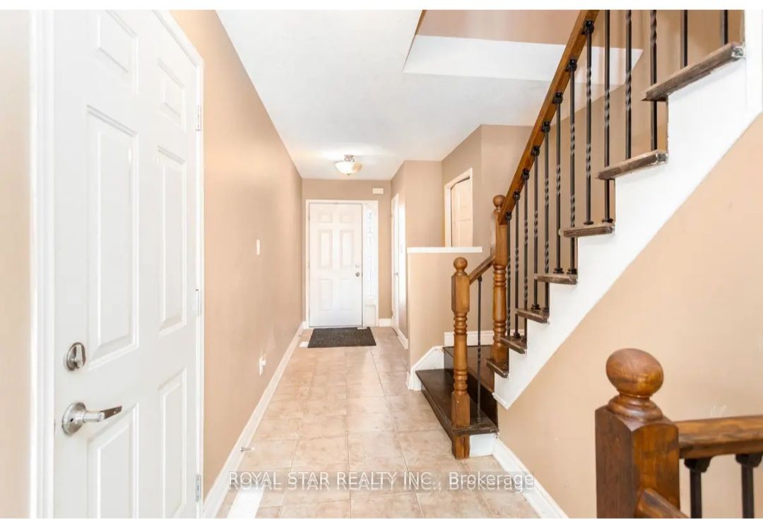 Photo 3 of 86 Meadowwood Crescent, Hamilton, Kirkendall — HOMEH