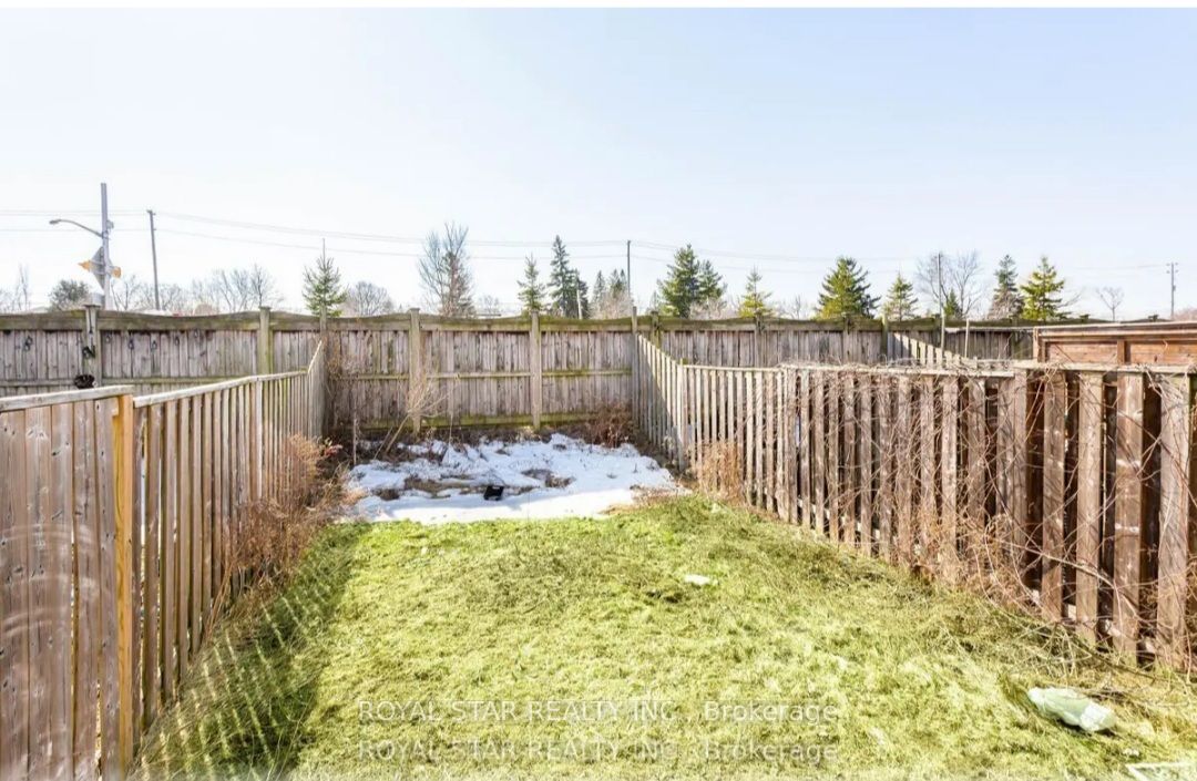 Photo 11 of 86 Meadowwood Crescent, Hamilton, Kirkendall — HOMEH
