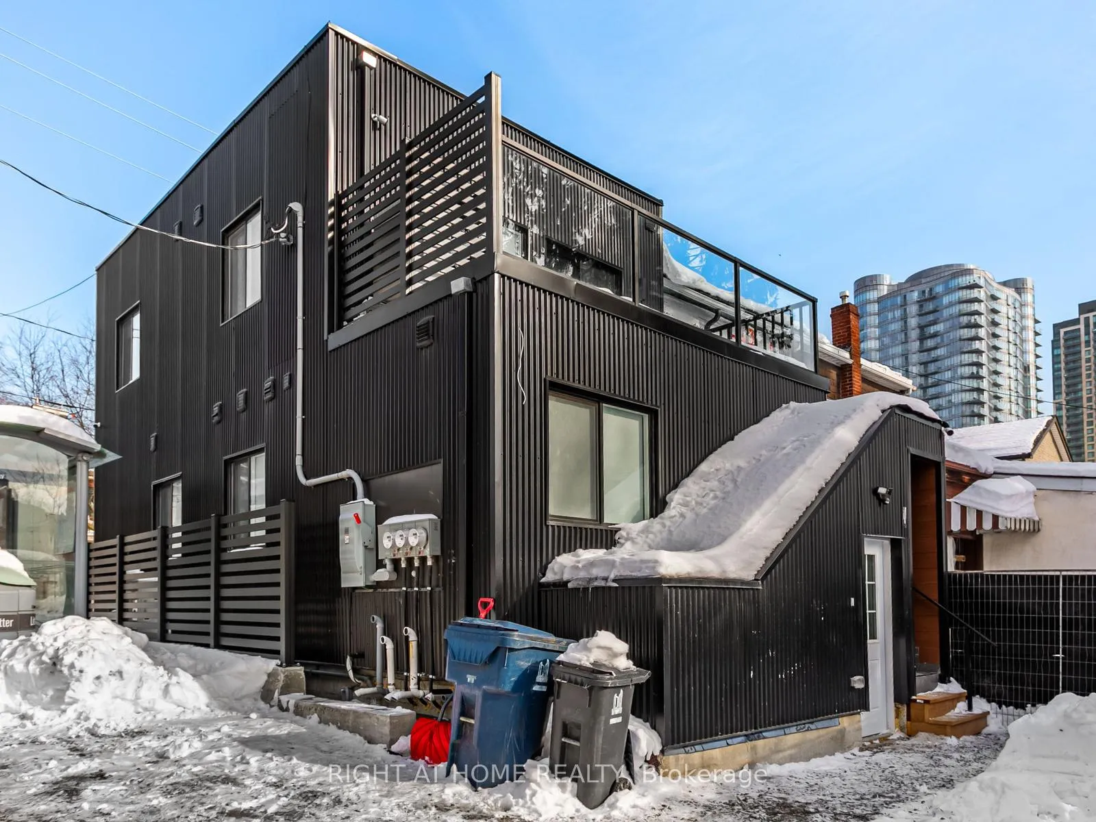 Photo 4 of Unit Lower, 36 Windermere Avenue, Toronto, High Park-Swansea — HOMEH
