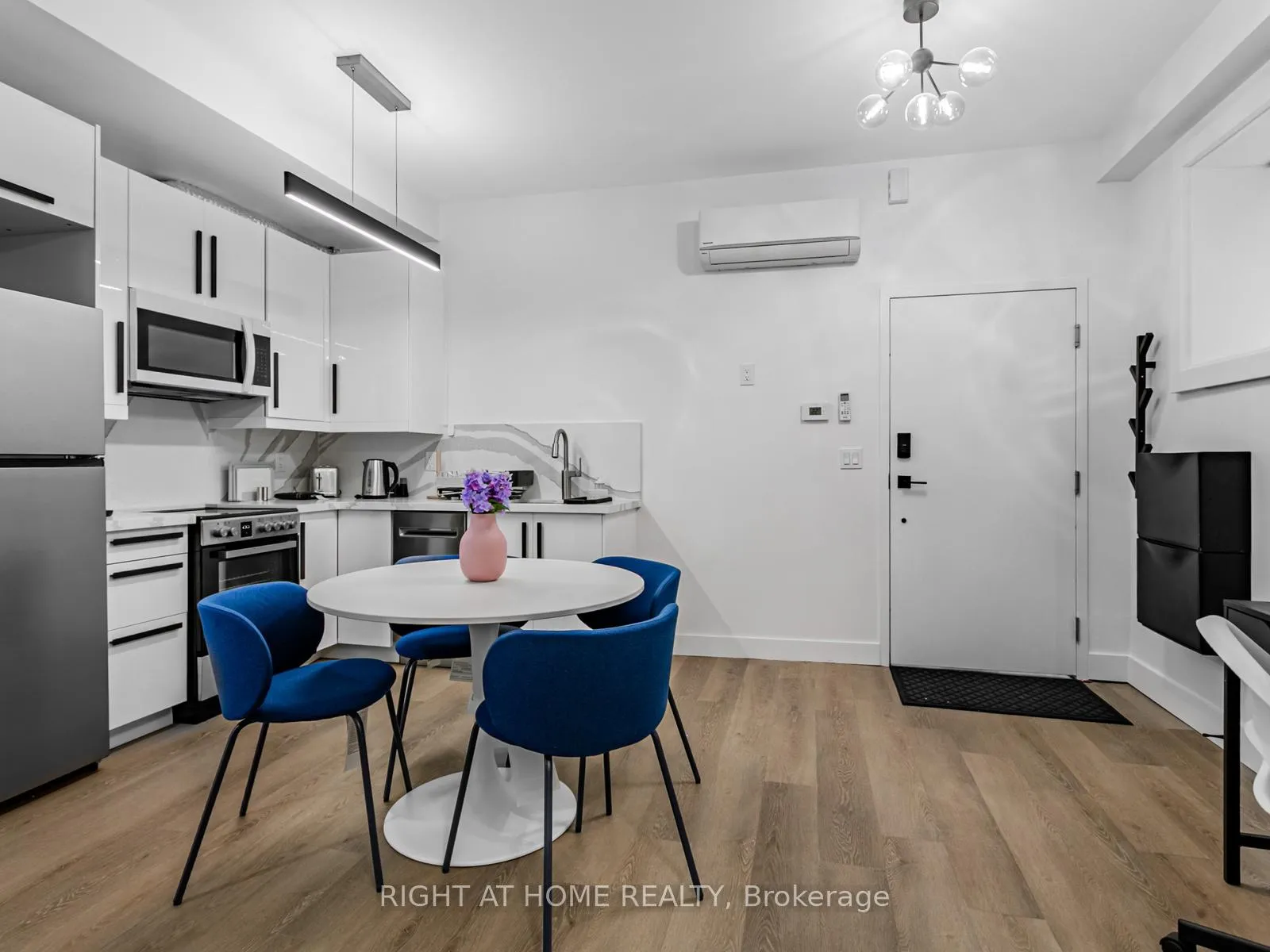 Photo 5 of Unit Lower, 36 Windermere Avenue, Toronto, High Park-Swansea — HOMEH