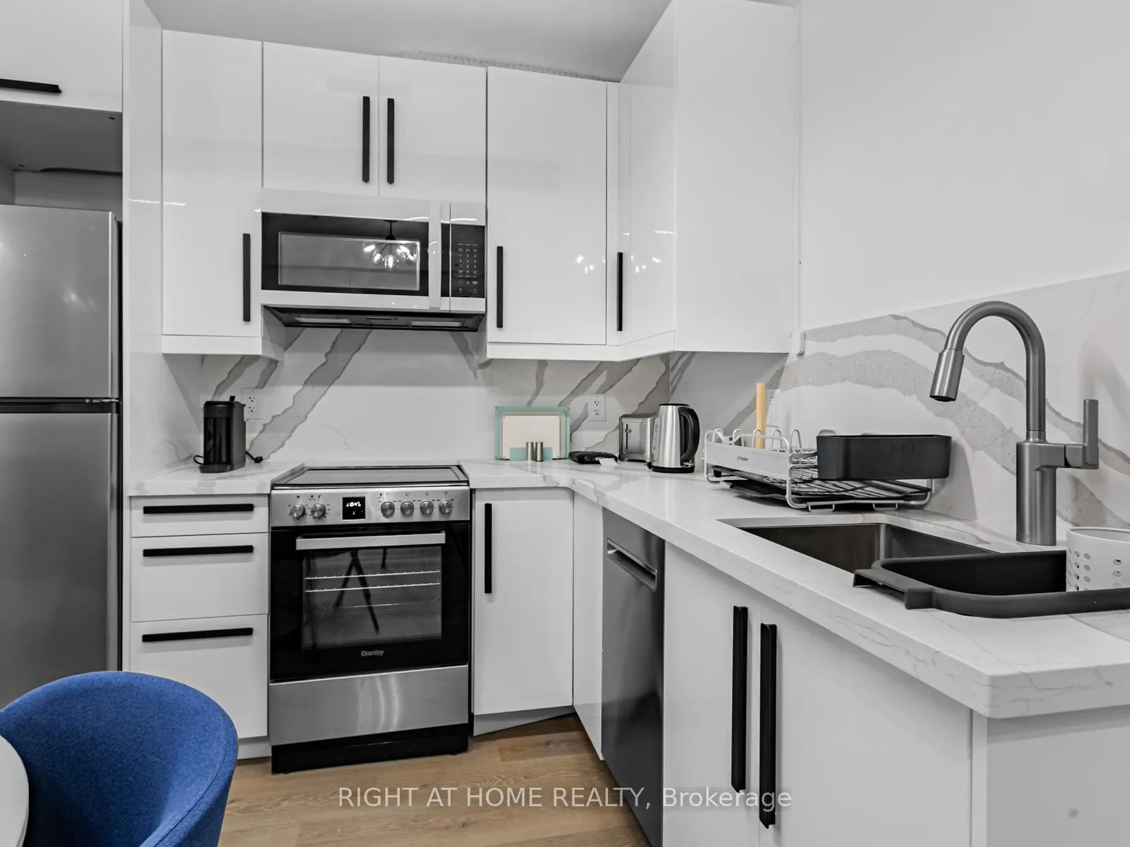Photo 11 of Unit Lower, 36 Windermere Avenue, Toronto, High Park-Swansea — HOMEH