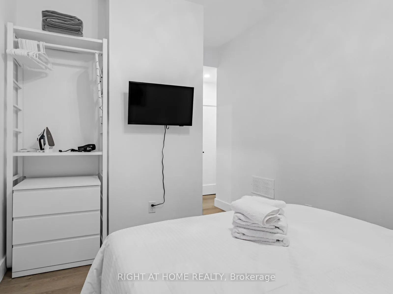 Photo 13 of Unit Lower, 36 Windermere Avenue, Toronto, High Park-Swansea — HOMEH