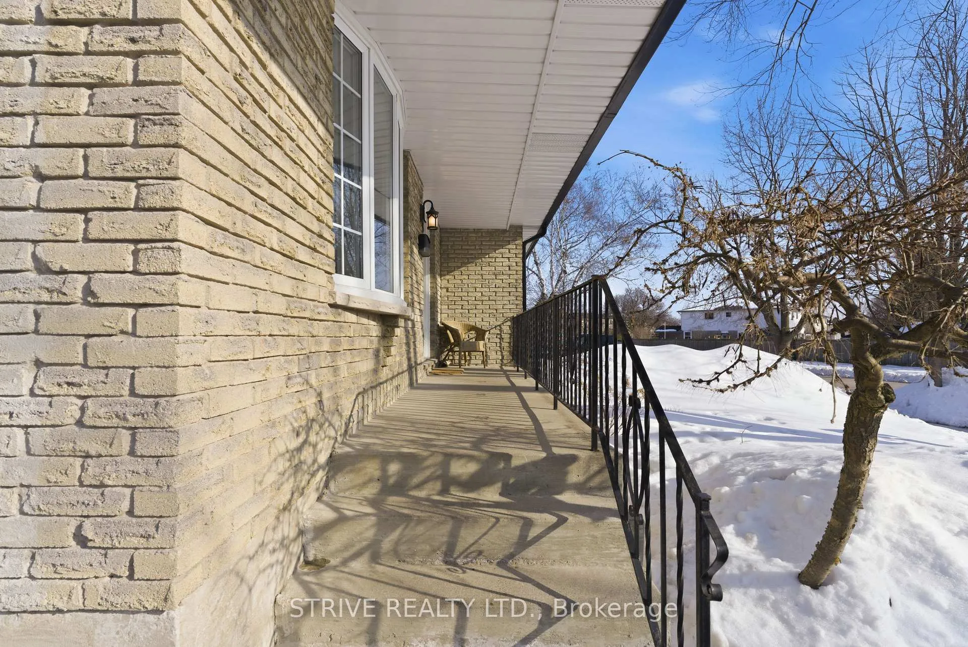 Photo 2 of 8 Quinn Drive, Clarington, Bowmanville — HOMEH