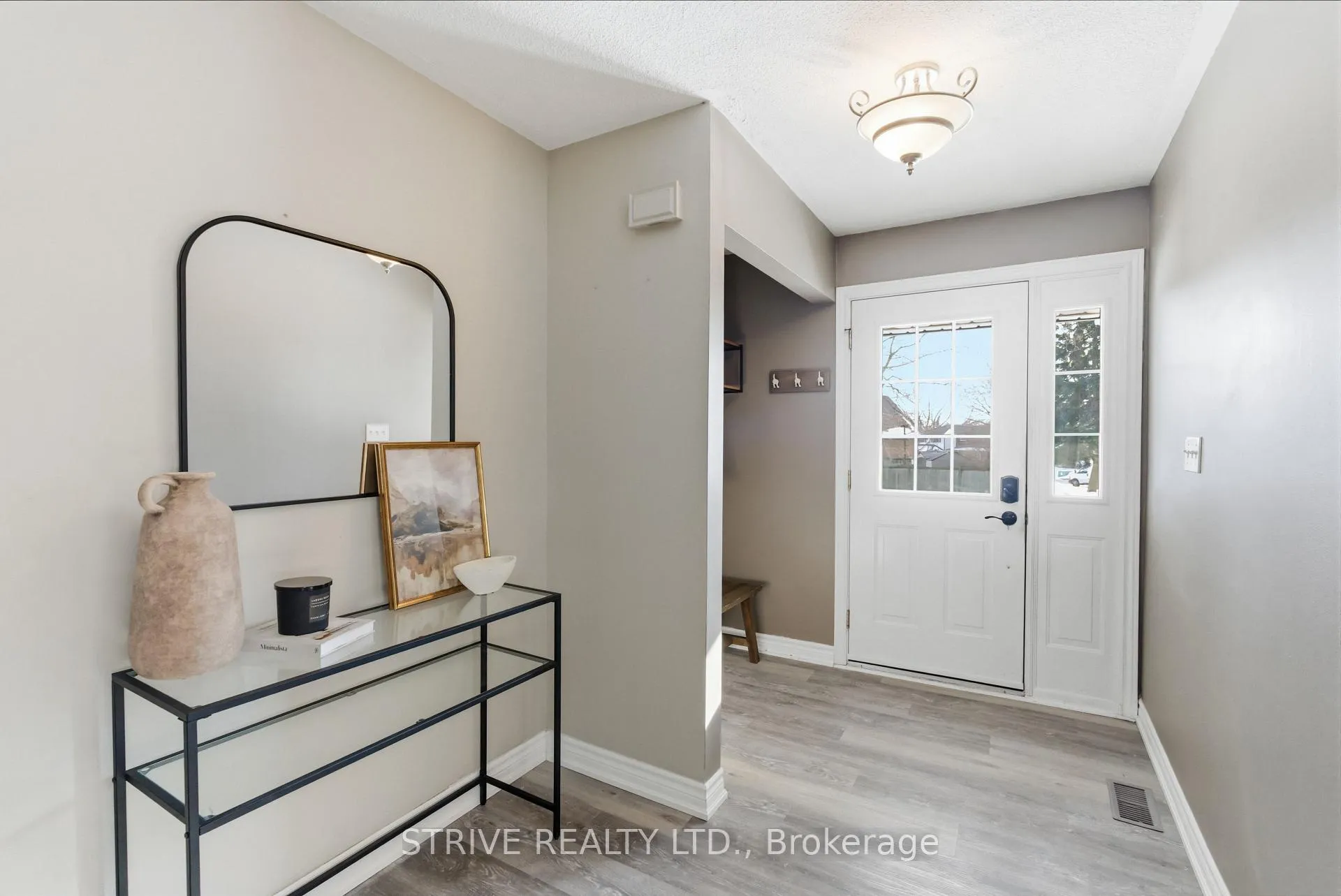 Photo 4 of 8 Quinn Drive, Clarington, Bowmanville — HOMEH