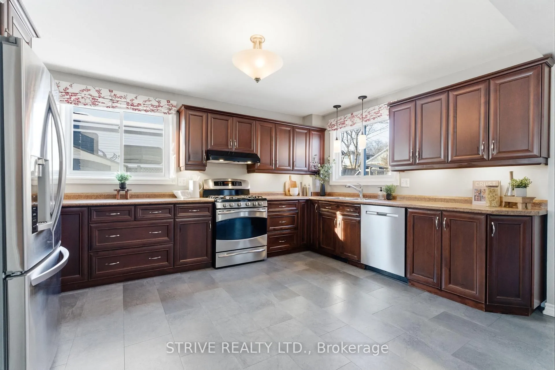 Photo 19 of 8 Quinn Drive, Clarington, Bowmanville — HOMEH