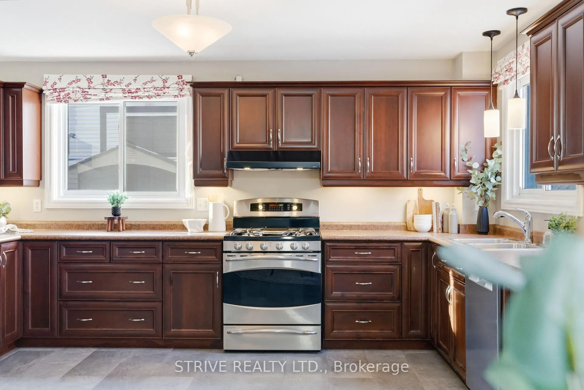 Photo 20 of 8 Quinn Drive, Clarington, Bowmanville — HOMEH