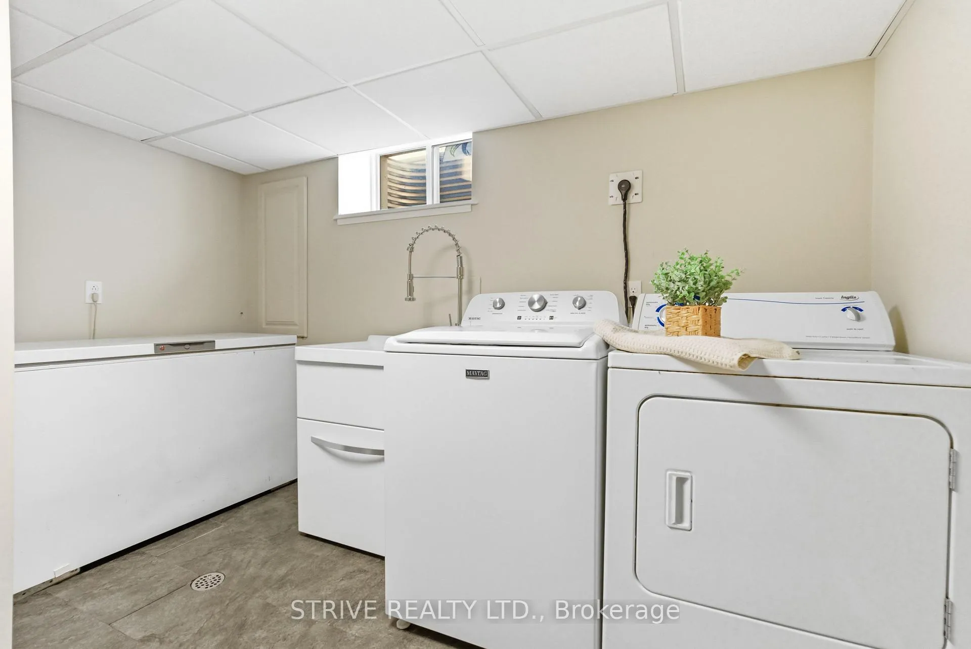 Photo 37 of 8 Quinn Drive, Clarington, Bowmanville — HOMEH
