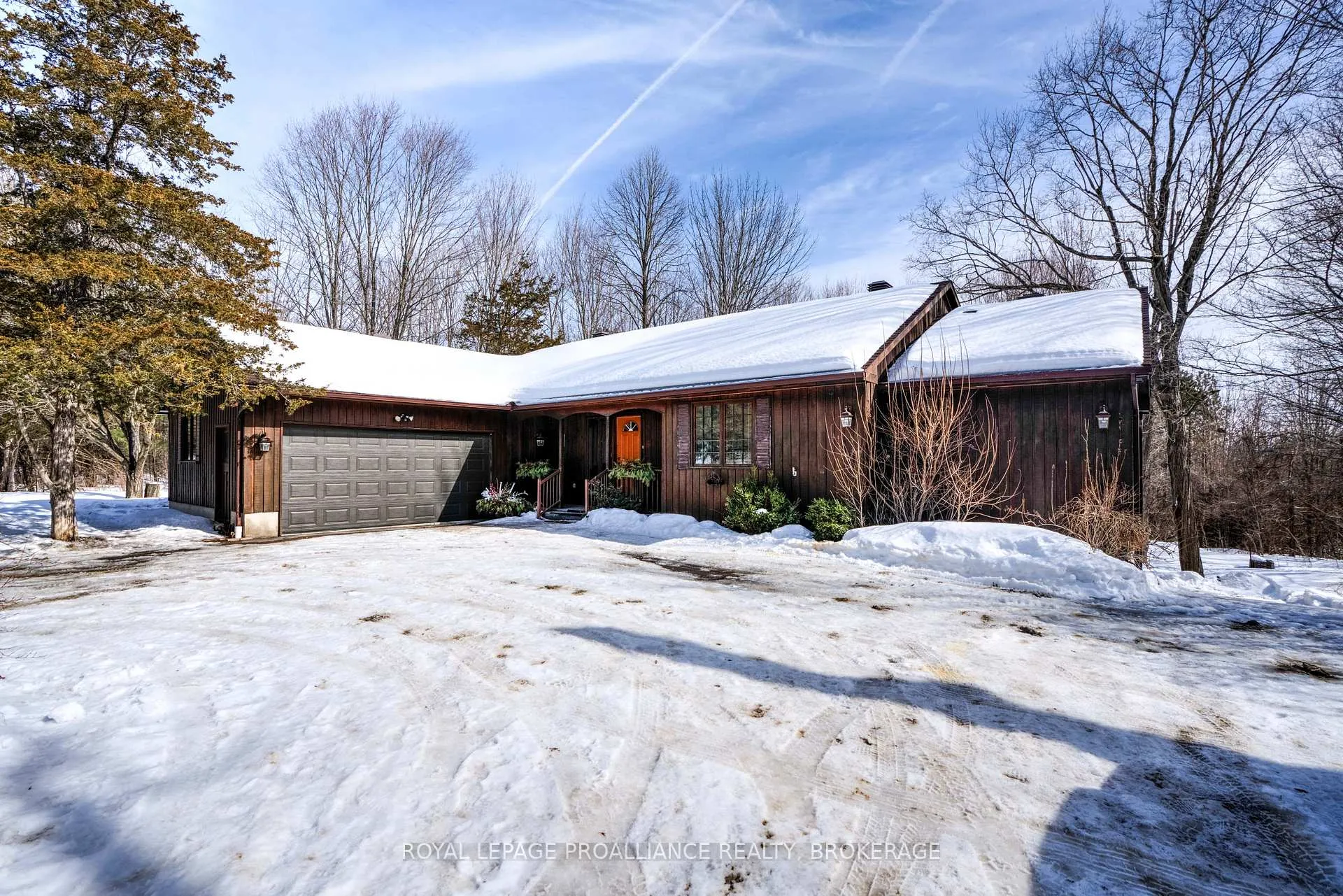 Photo 1 of 9889 Perth Road, Rideau Lakes, Rideau Lakes (North Crosby) Twp — HOMEH