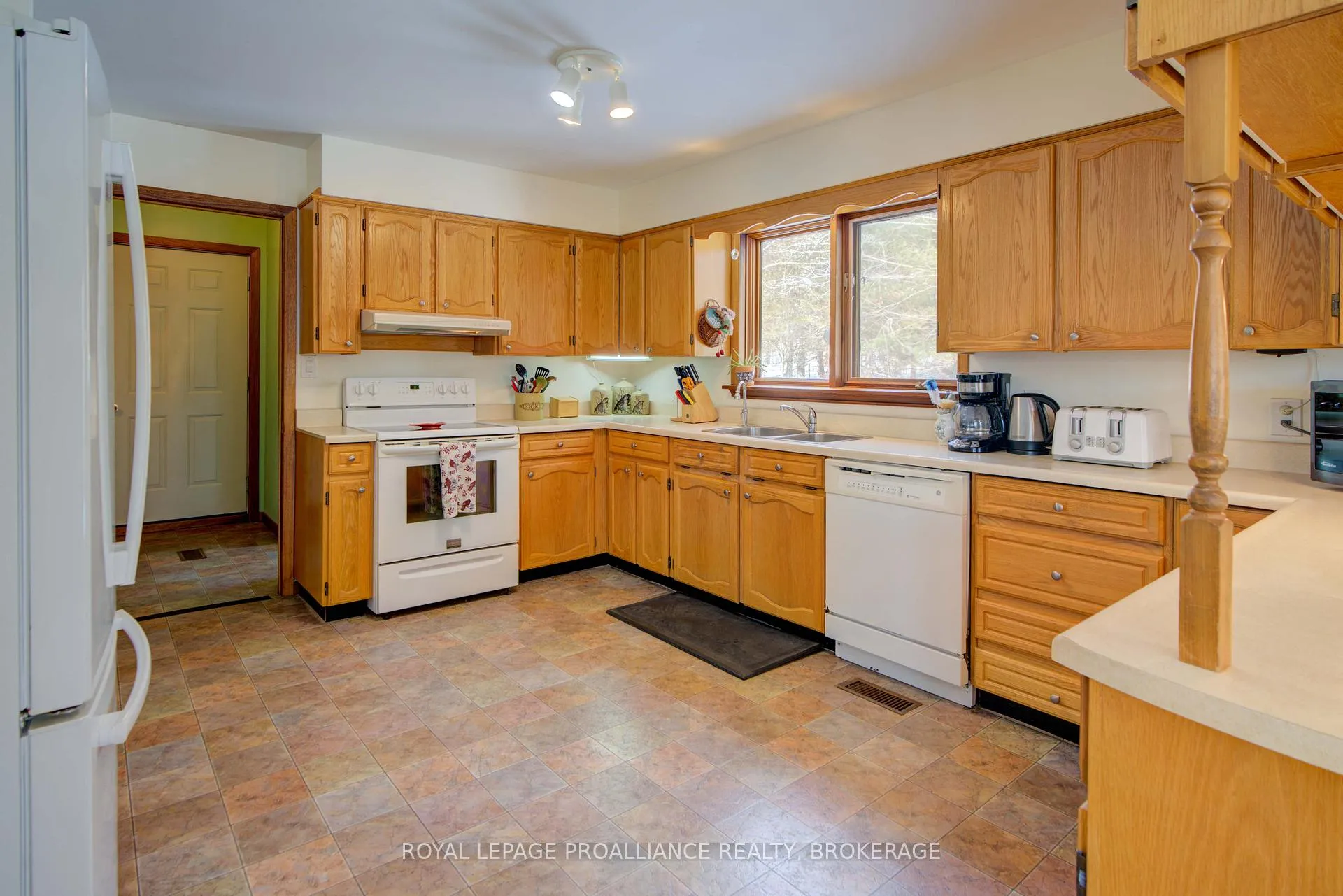 Photo 14 of 9889 Perth Road, Rideau Lakes, Rideau Lakes (North Crosby) Twp — HOMEH
