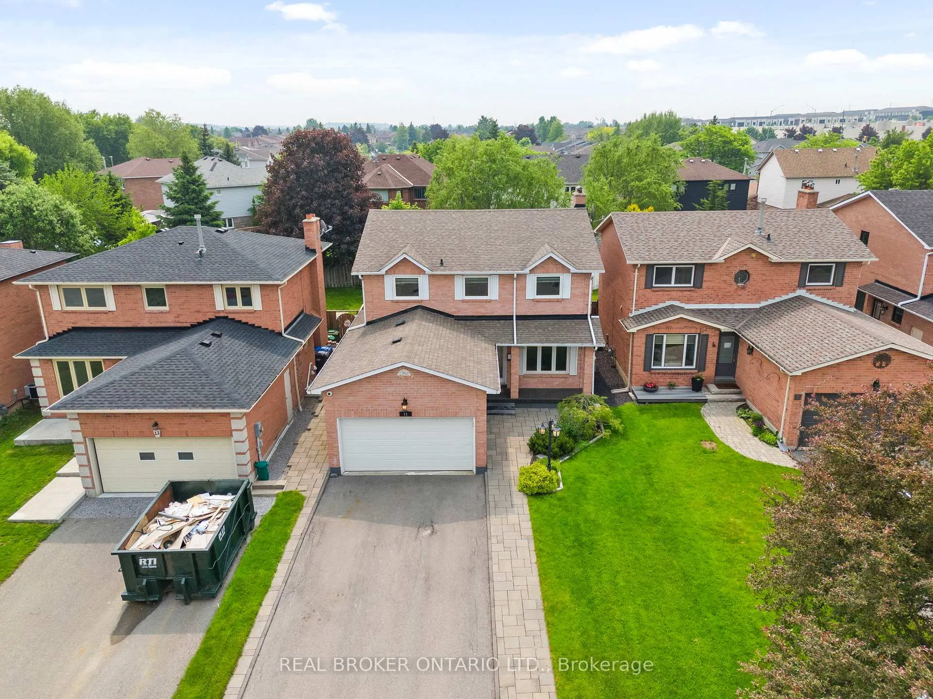 Photo 2 of 11 Fountainbridge Drive, Caledon, Bolton East — HOMEH