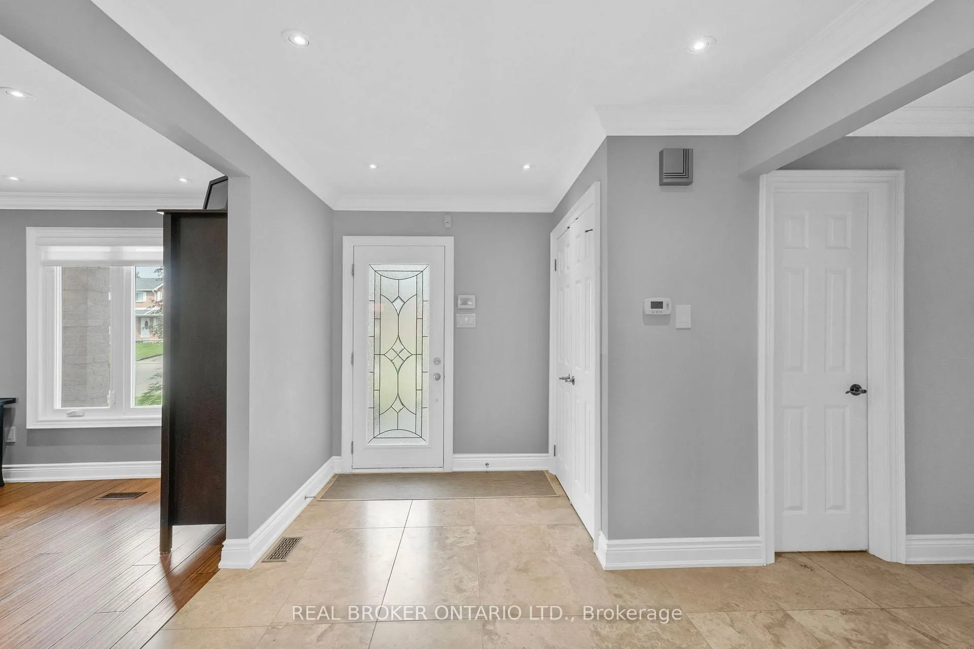 Photo 4 of 11 Fountainbridge Drive, Caledon, Bolton East — HOMEH