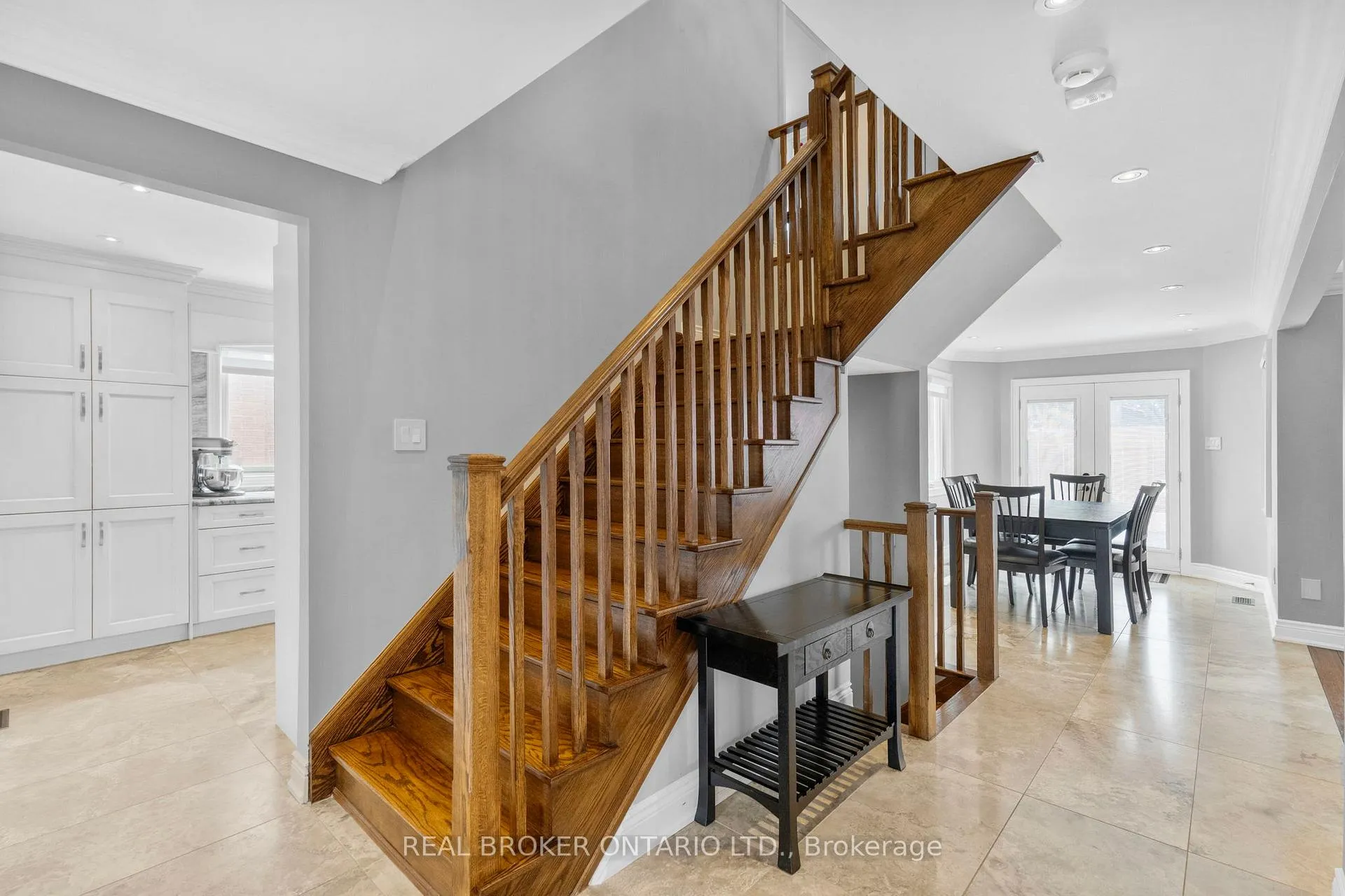 Photo 5 of 11 Fountainbridge Drive, Caledon, Bolton East — HOMEH