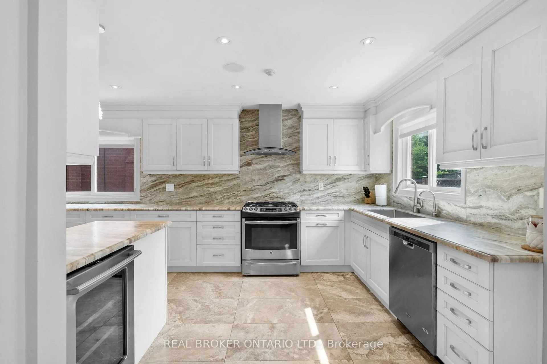 Photo 8 of 11 Fountainbridge Drive, Caledon, Bolton East — HOMEH