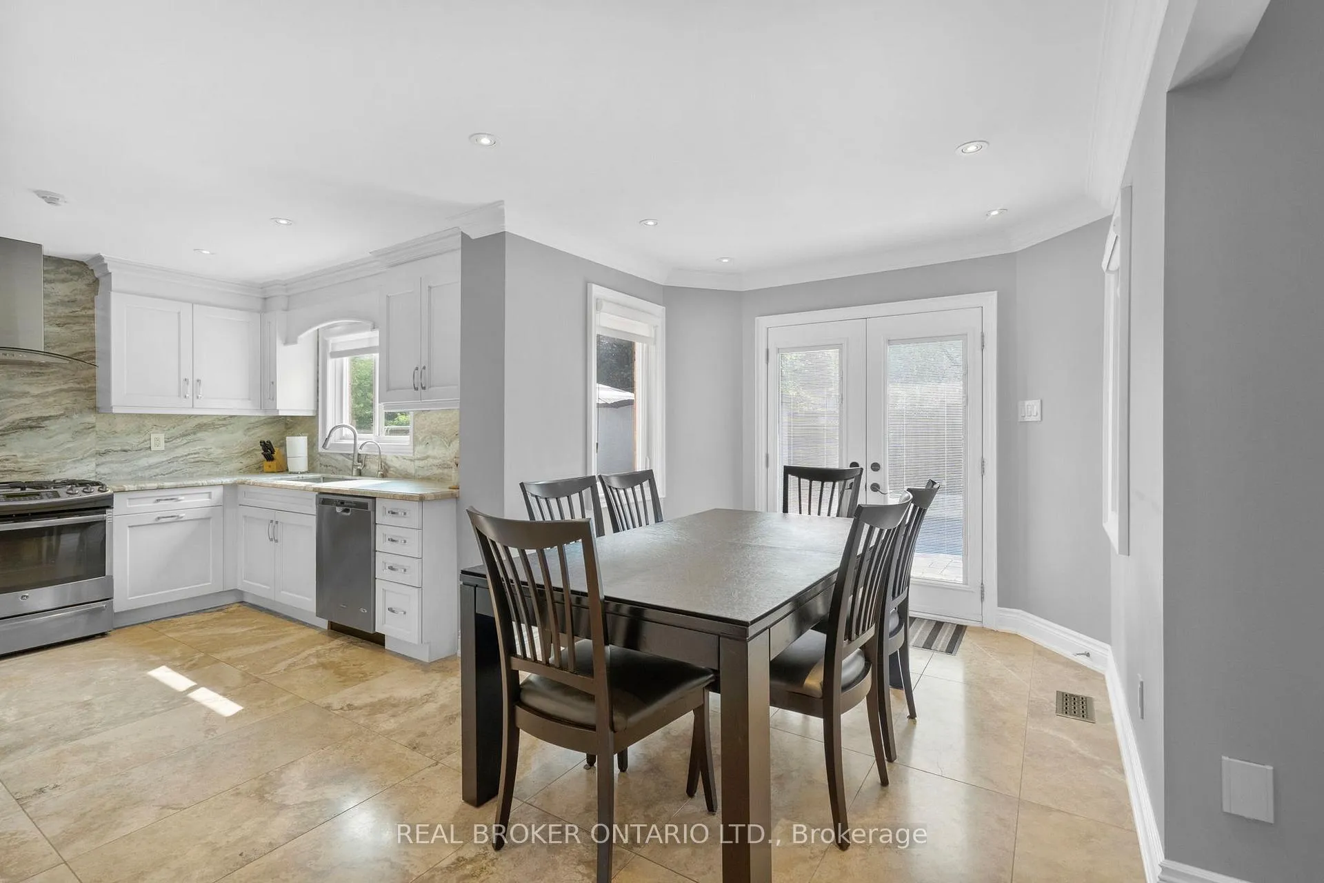 Photo 14 of 11 Fountainbridge Drive, Caledon, Bolton East — HOMEH