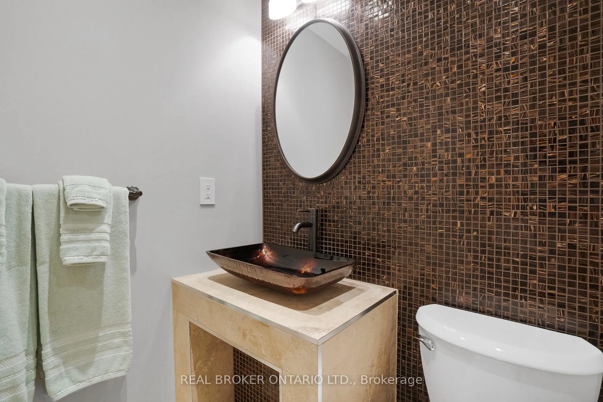 Photo 20 of 11 Fountainbridge Drive, Caledon, Bolton East — HOMEH