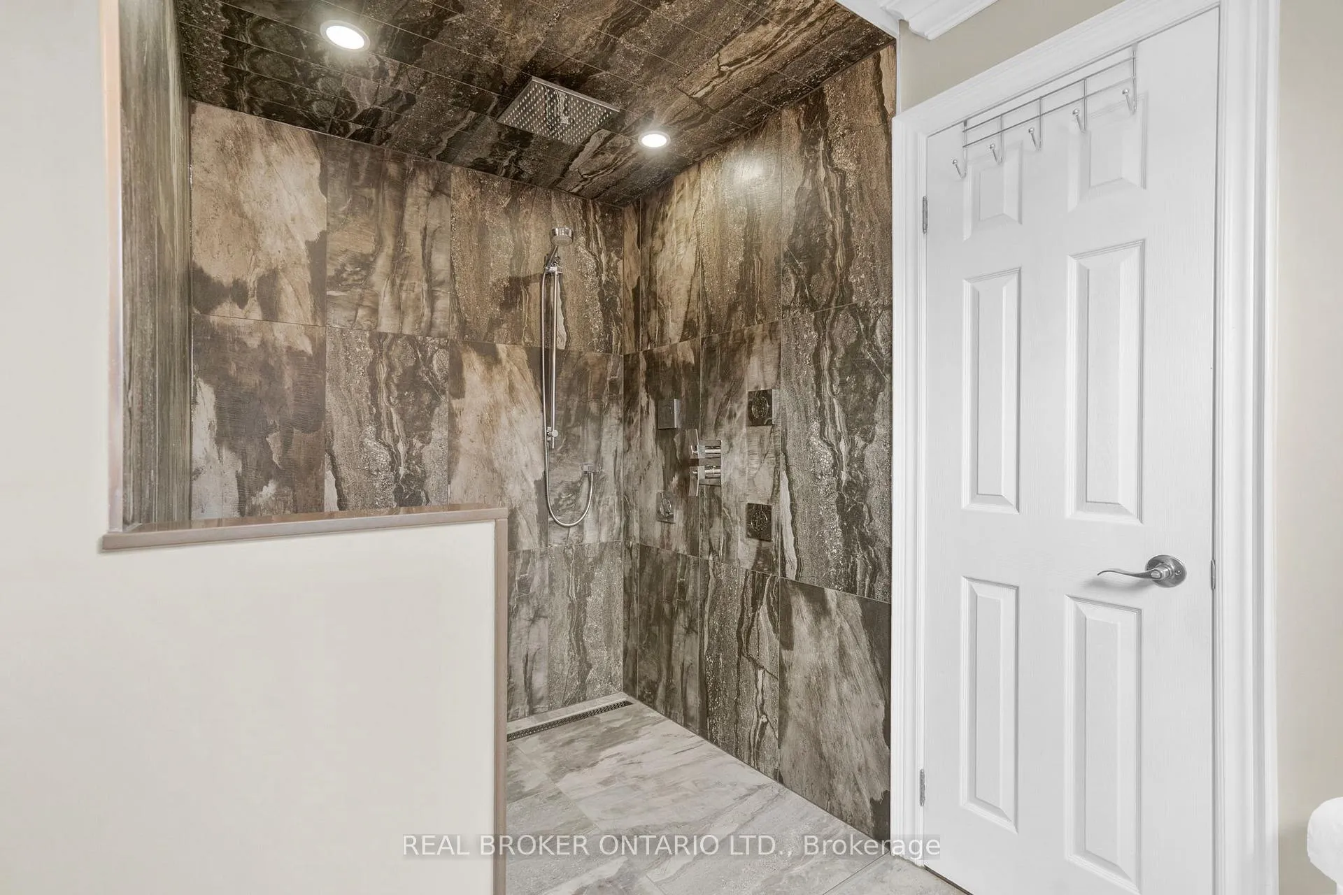 Photo 26 of 11 Fountainbridge Drive, Caledon, Bolton East — HOMEH