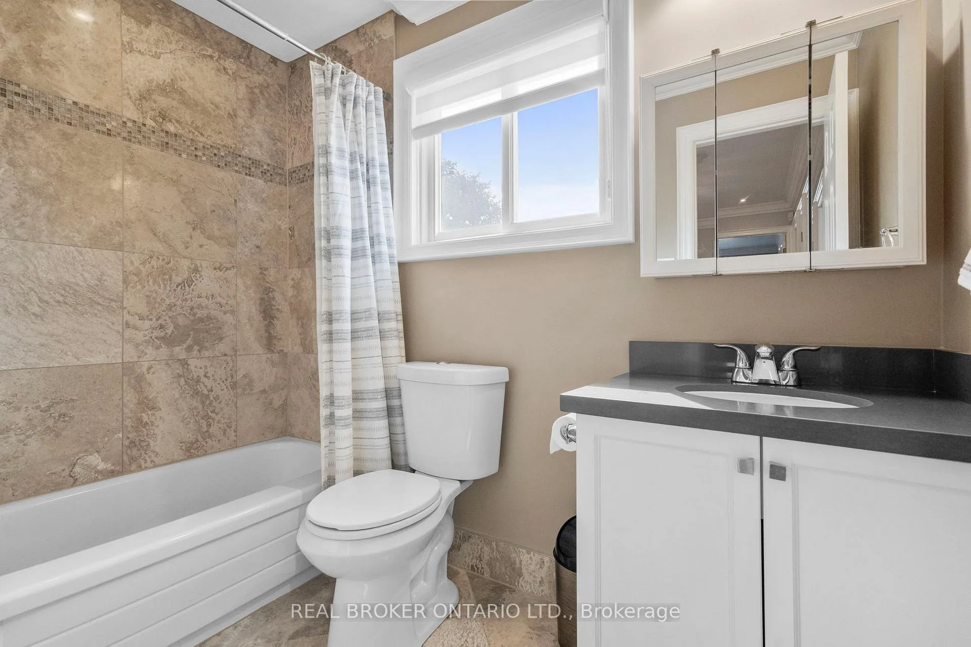 Photo 30 of 11 Fountainbridge Drive, Caledon, Bolton East — HOMEH