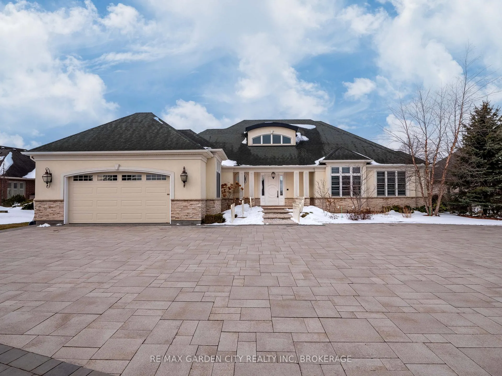 Photo 2 of 209 Muirfield Trail, Welland, Hwy 406/Welland — HOMEH