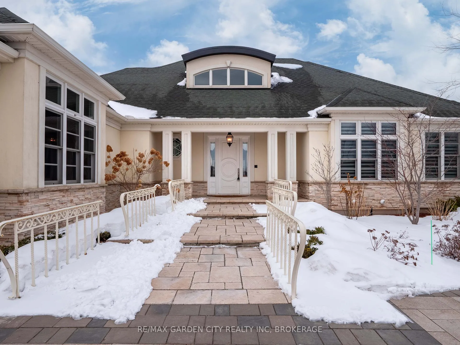Photo 3 of 209 Muirfield Trail, Welland, Hwy 406/Welland — HOMEH