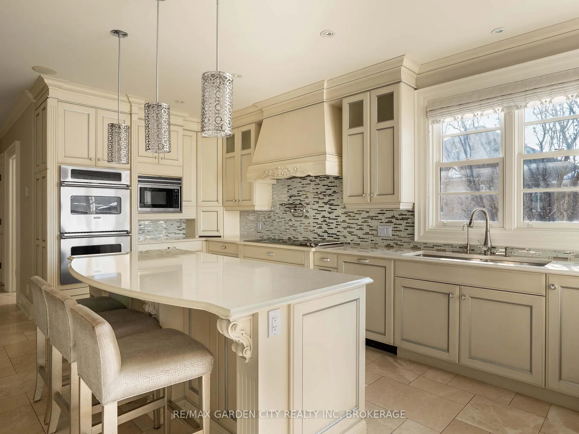 Photo 10 of 209 Muirfield Trail, Welland, Hwy 406/Welland — HOMEH