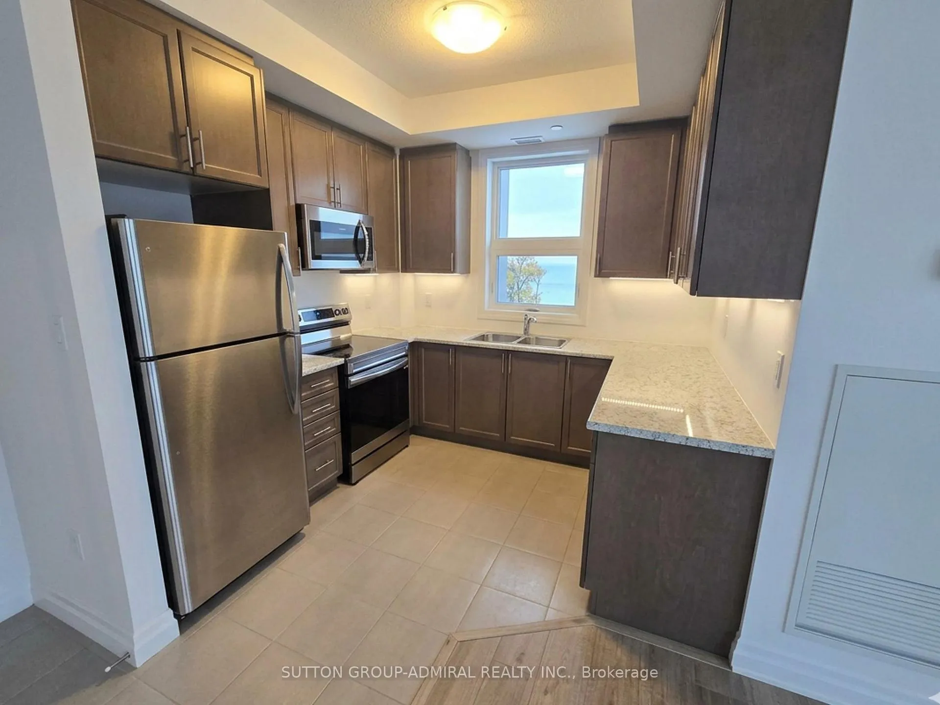 Photo 10 of Unit 532, 125 Shoreview Place S, Hamilton, Lakeshore — HOMEH