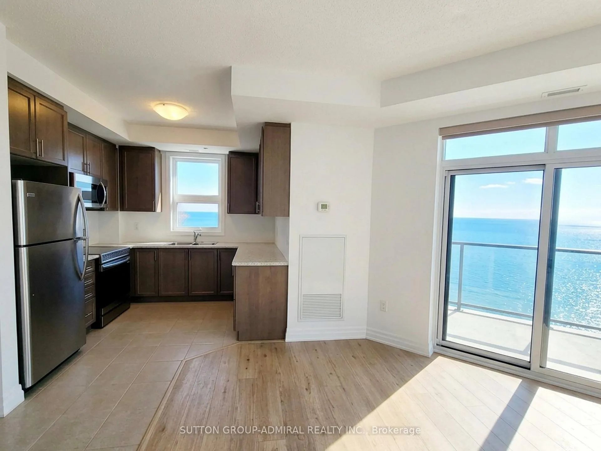 Photo 21 of Unit 532, 125 Shoreview Place S, Hamilton, Lakeshore — HOMEH