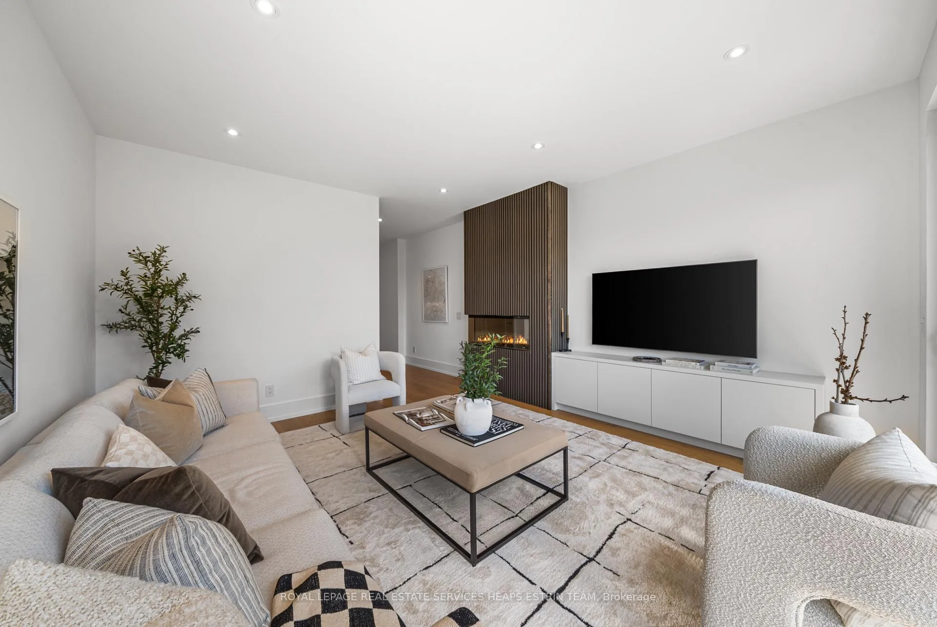Photo 13 of 17 Myrtle Avenue, Toronto, South Riverdale — HOMEH