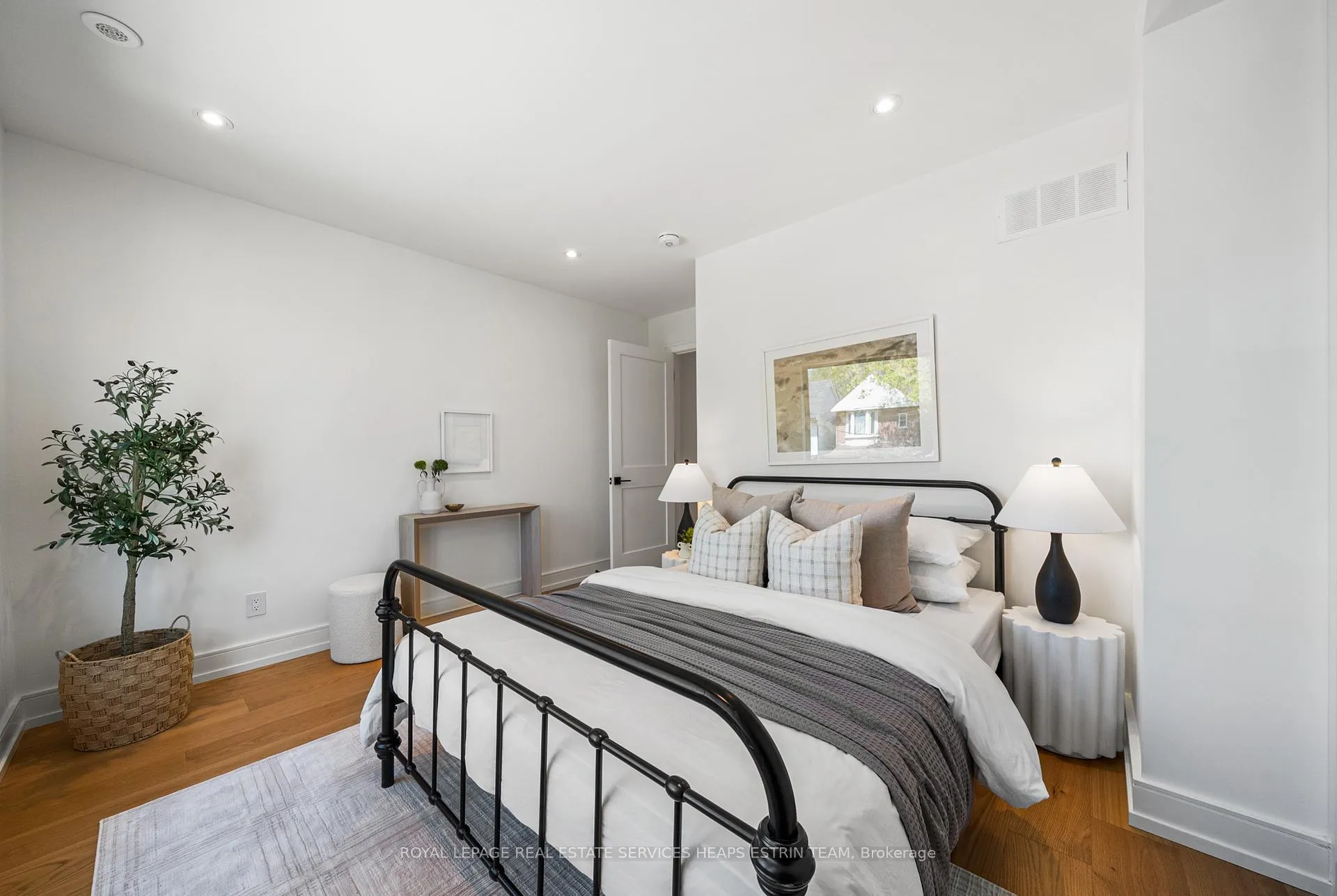 Photo 17 of 17 Myrtle Avenue, Toronto, South Riverdale — HOMEH