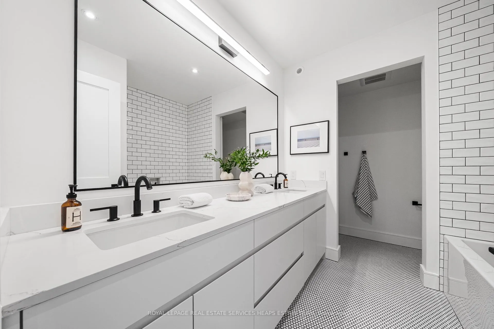 Photo 22 of 17 Myrtle Avenue, Toronto, South Riverdale — HOMEH