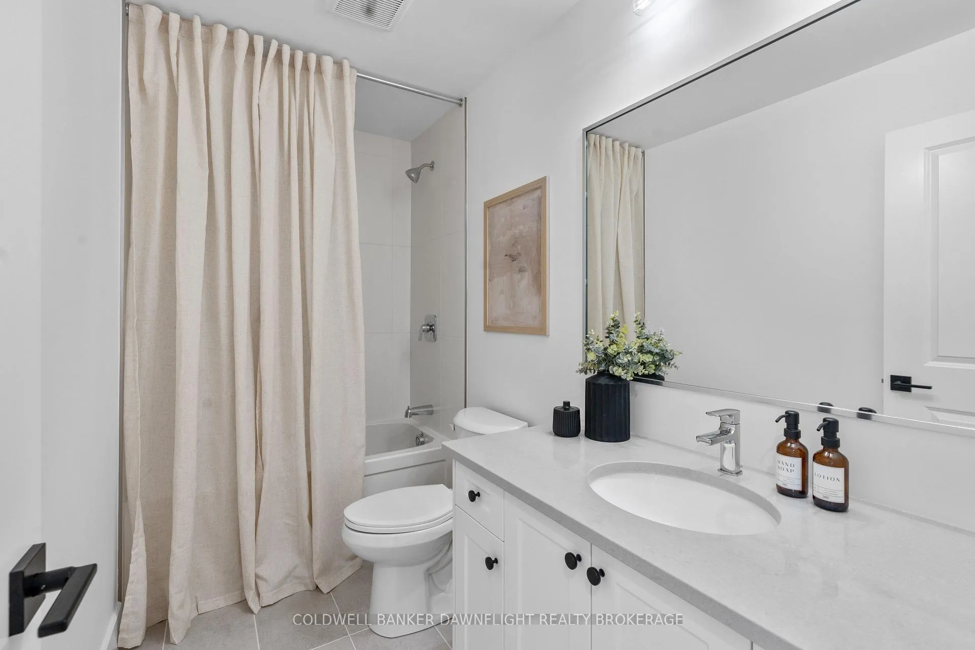 Photo 23 of Unit 22, 147 Scotts Drive, Lucan Biddulph, Lucan — HOMEH