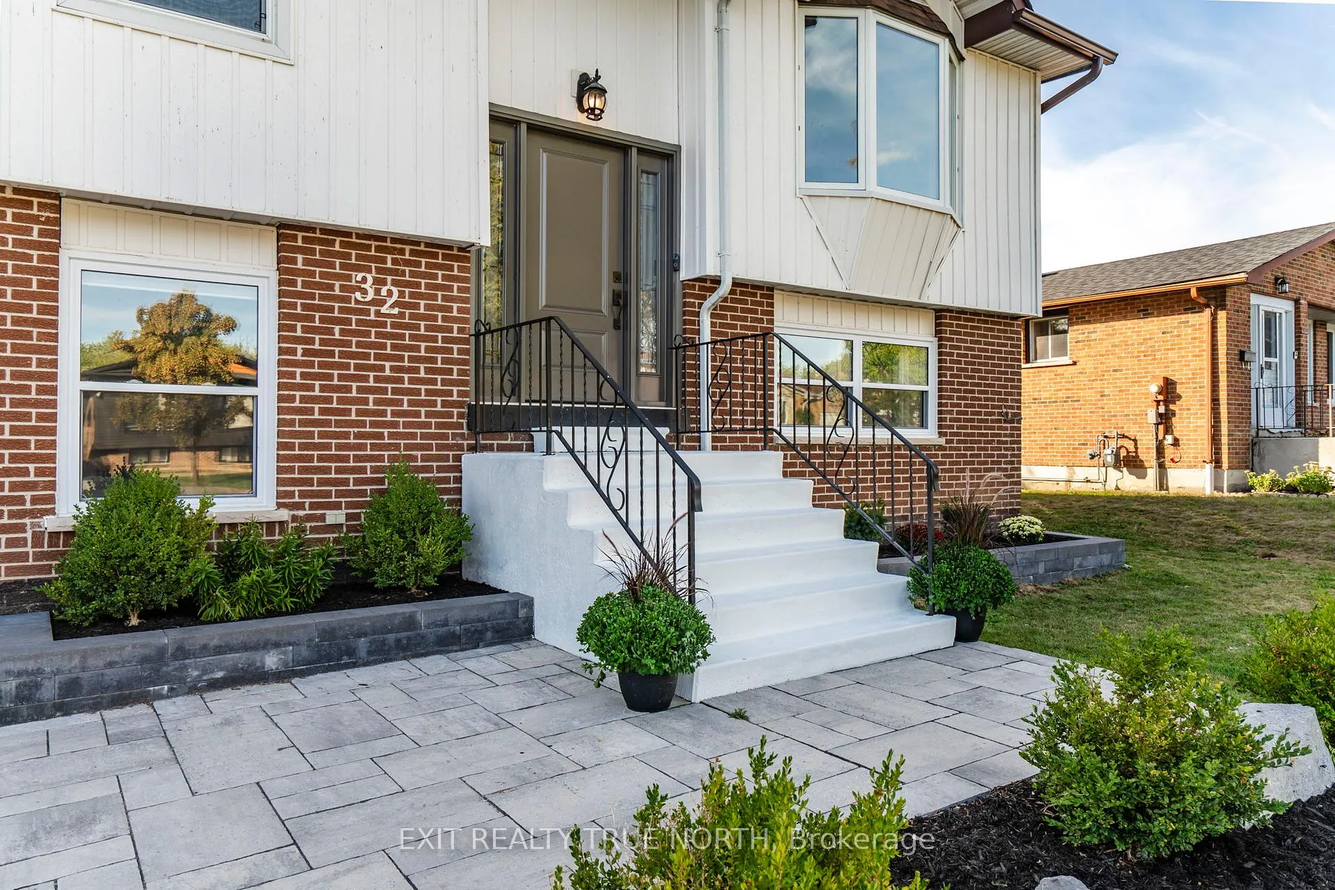 Photo 3 of 32 Lankin Boulevard, Orillia — HOMEH