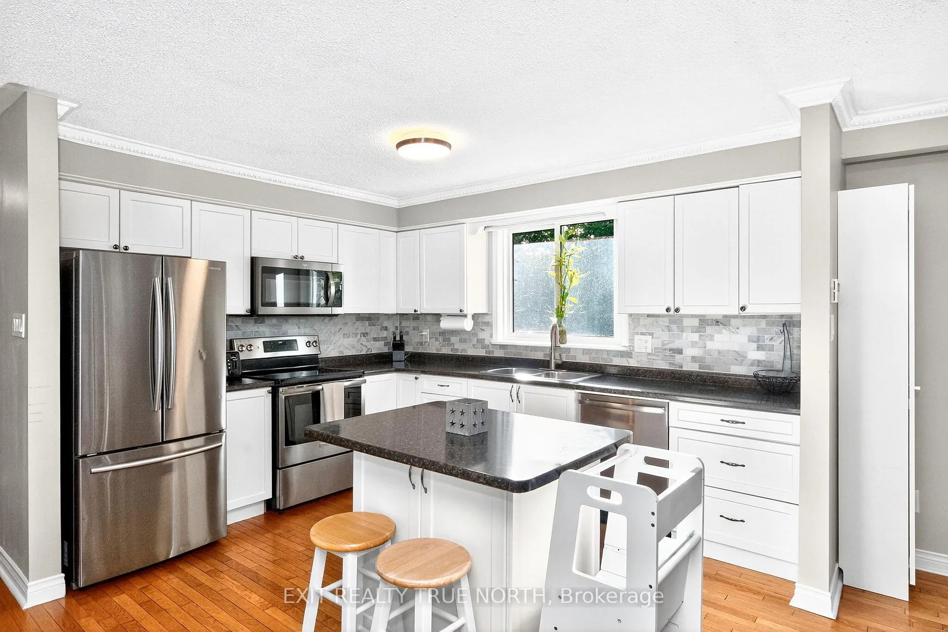 Photo 4 of 32 Lankin Boulevard, Orillia — HOMEH
