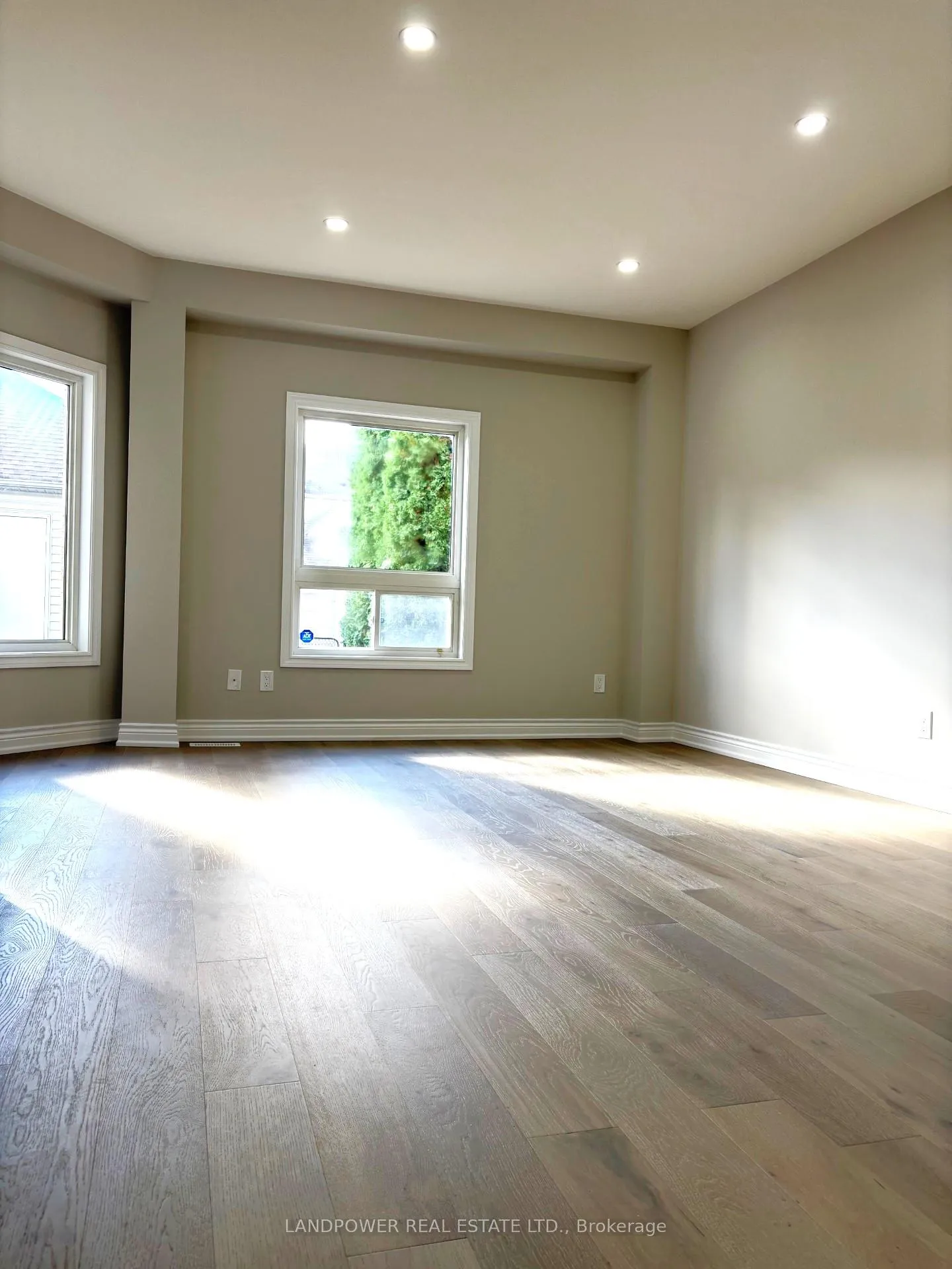Photo 7 of 447 Hollandview Trail, Aurora, Bayview Wellington — HOMEH