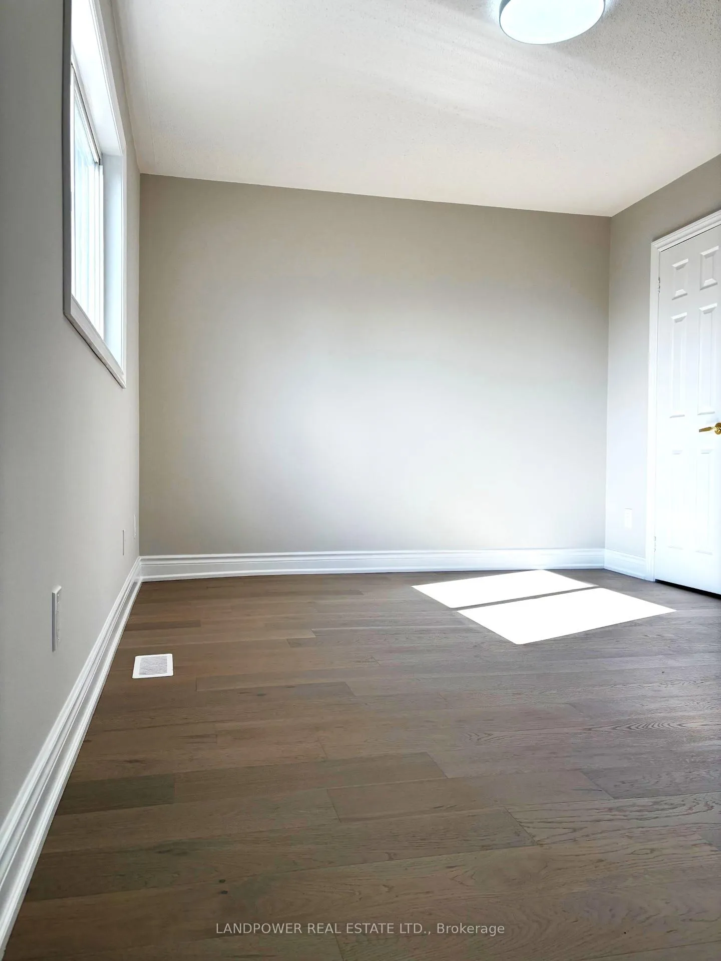 Photo 9 of 447 Hollandview Trail, Aurora, Bayview Wellington — HOMEH