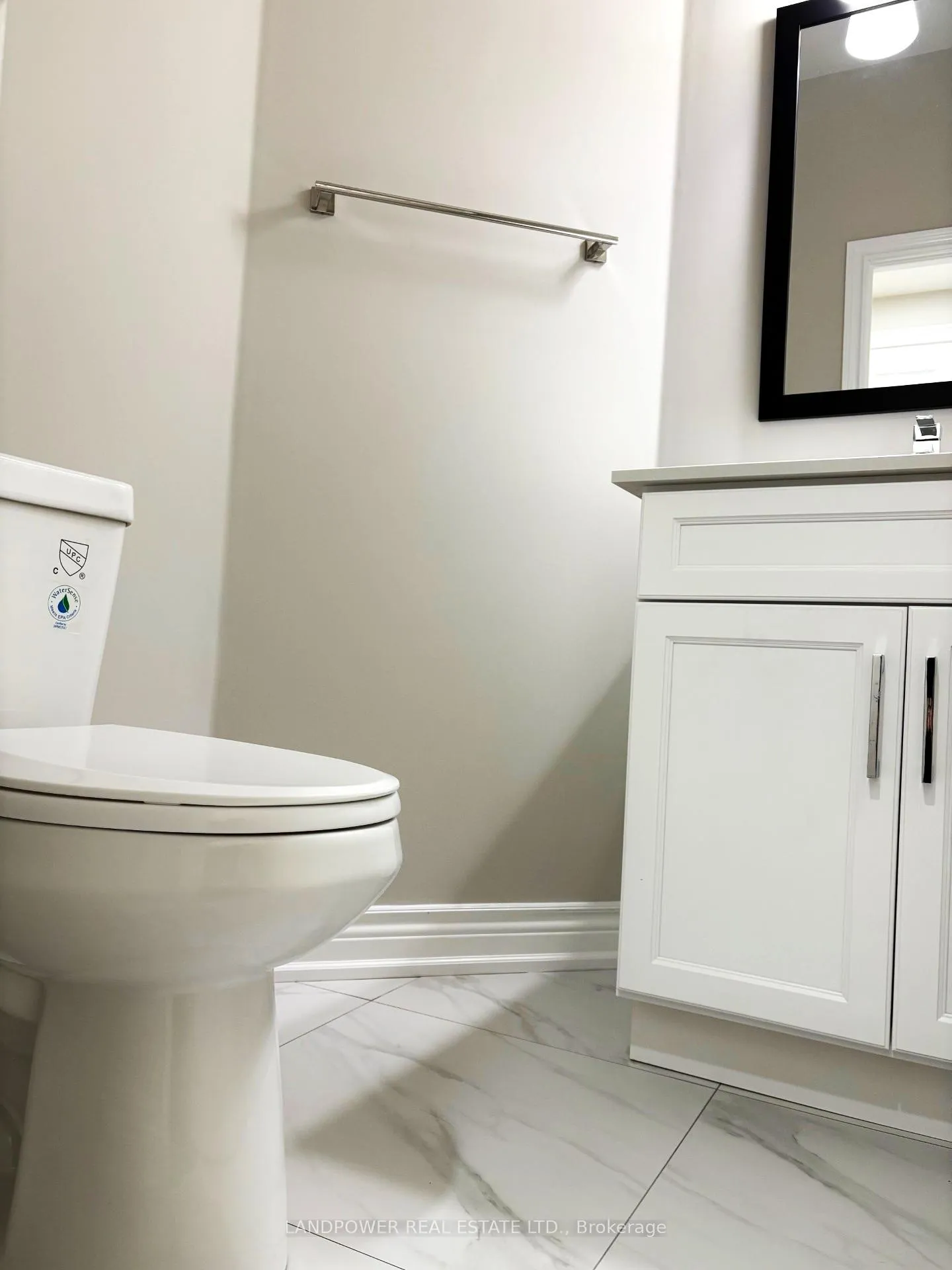 Photo 14 of 447 Hollandview Trail, Aurora, Bayview Wellington — HOMEH