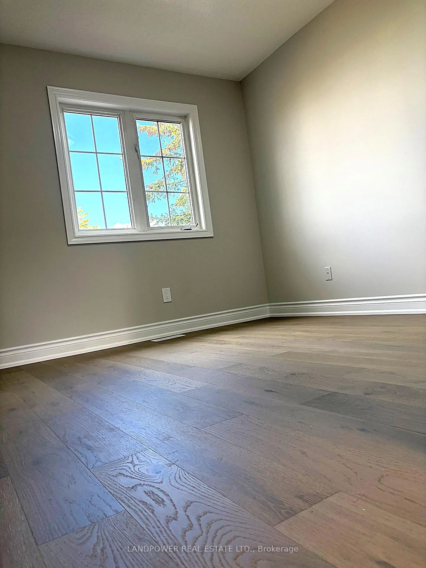 Photo 15 of 447 Hollandview Trail, Aurora, Bayview Wellington — HOMEH