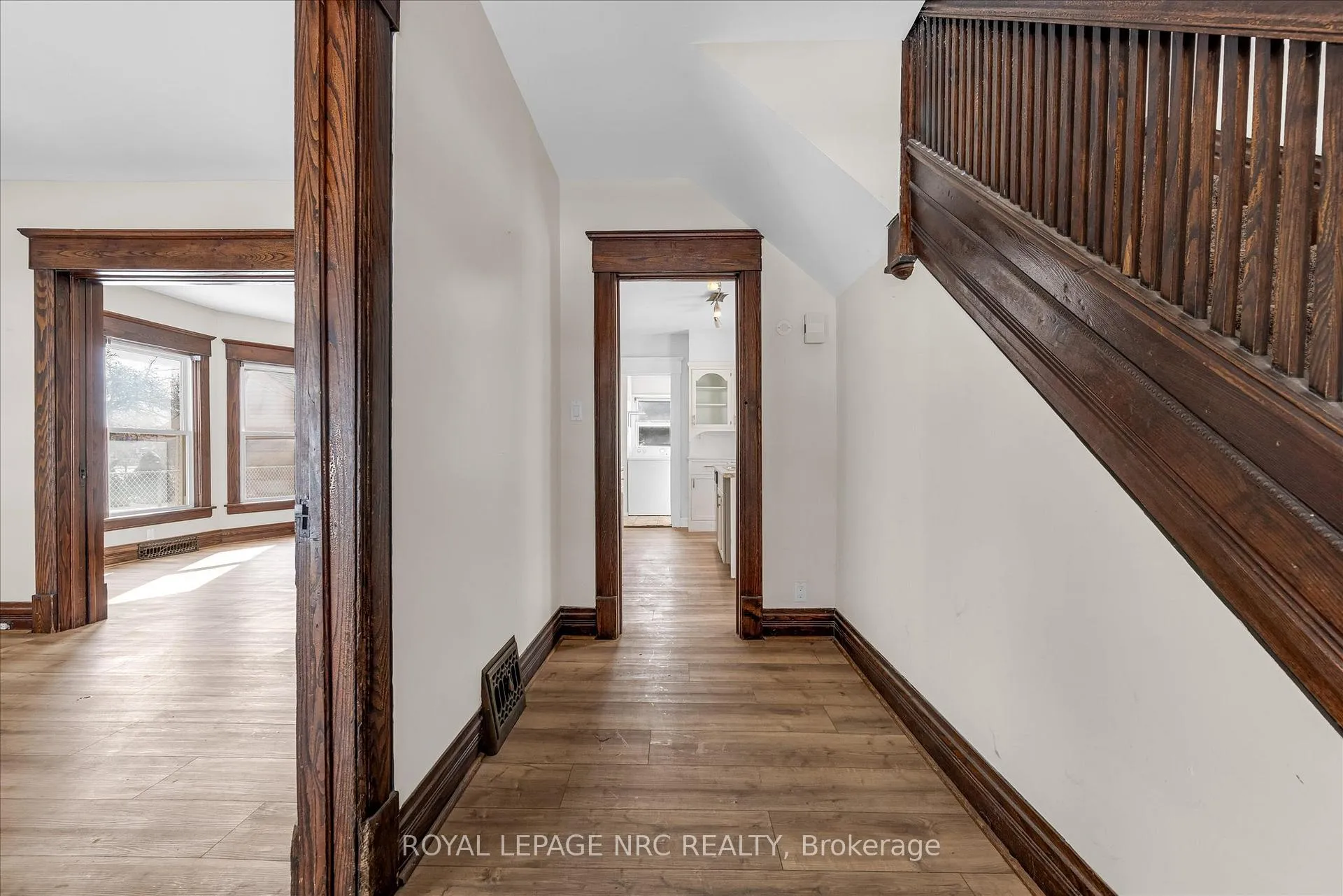 Photo 5 of 4878 Stamford Street, Niagara Falls, Cherrywood — HOMEH