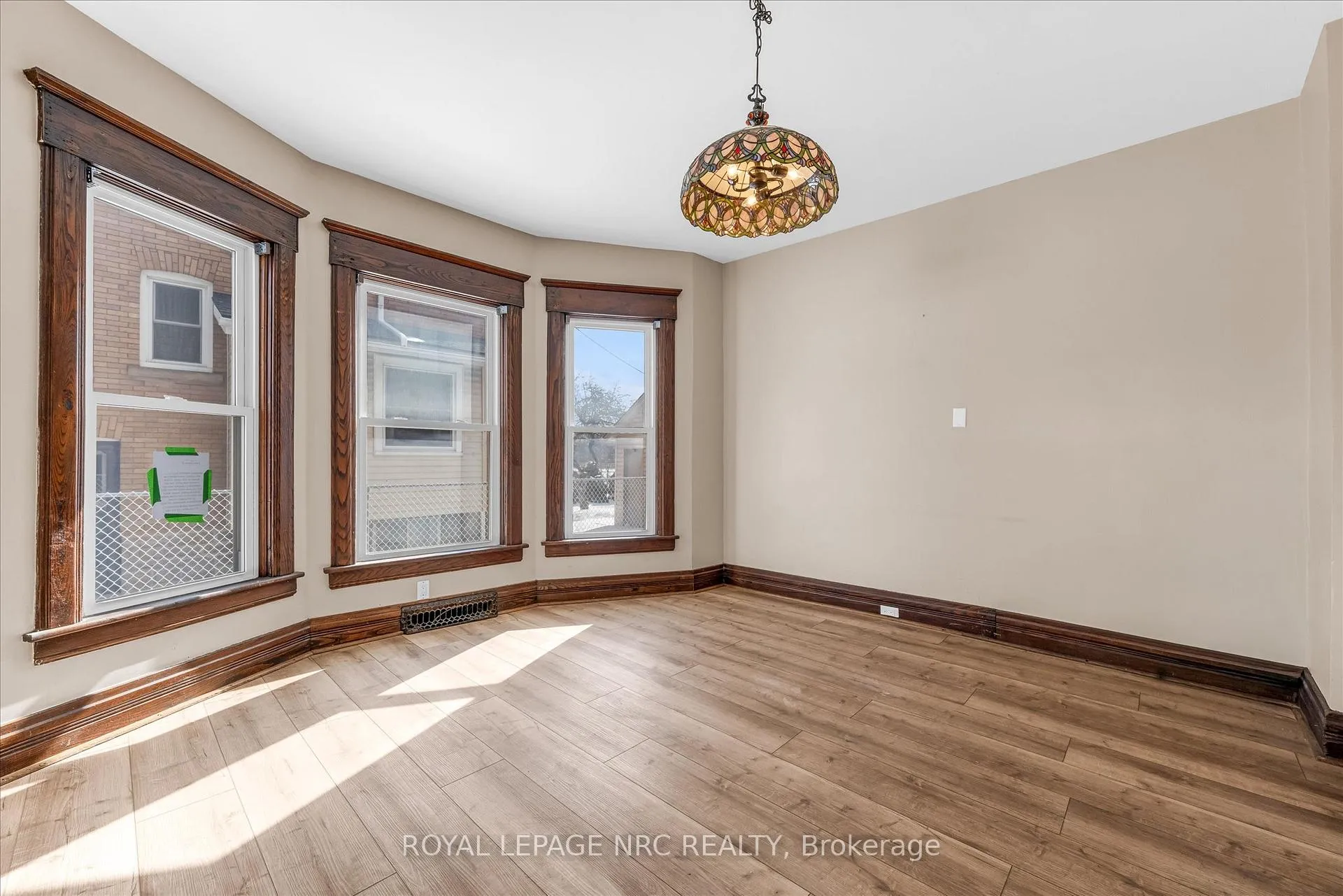 Photo 10 of 4878 Stamford Street, Niagara Falls, Cherrywood — HOMEH