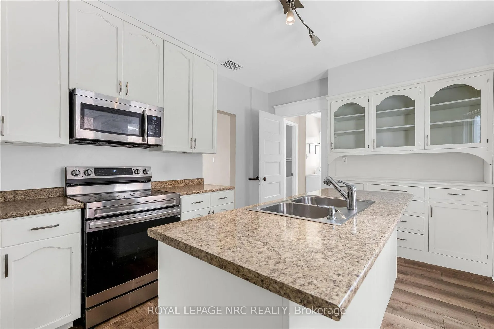 Photo 12 of 4878 Stamford Street, Niagara Falls, Cherrywood — HOMEH