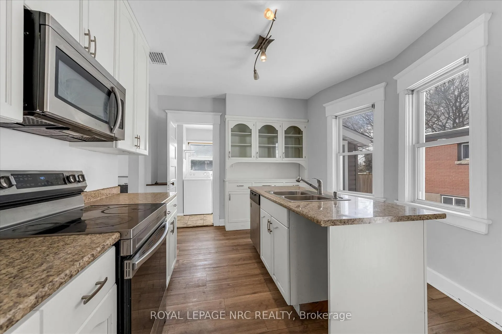 Photo 13 of 4878 Stamford Street, Niagara Falls, Cherrywood — HOMEH