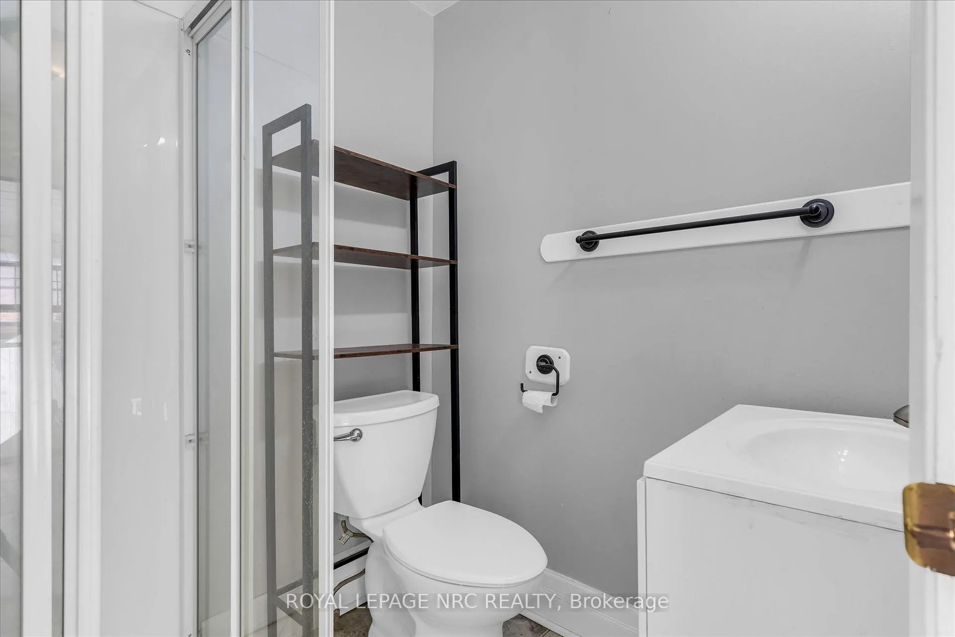 Photo 15 of 4878 Stamford Street, Niagara Falls, Cherrywood — HOMEH