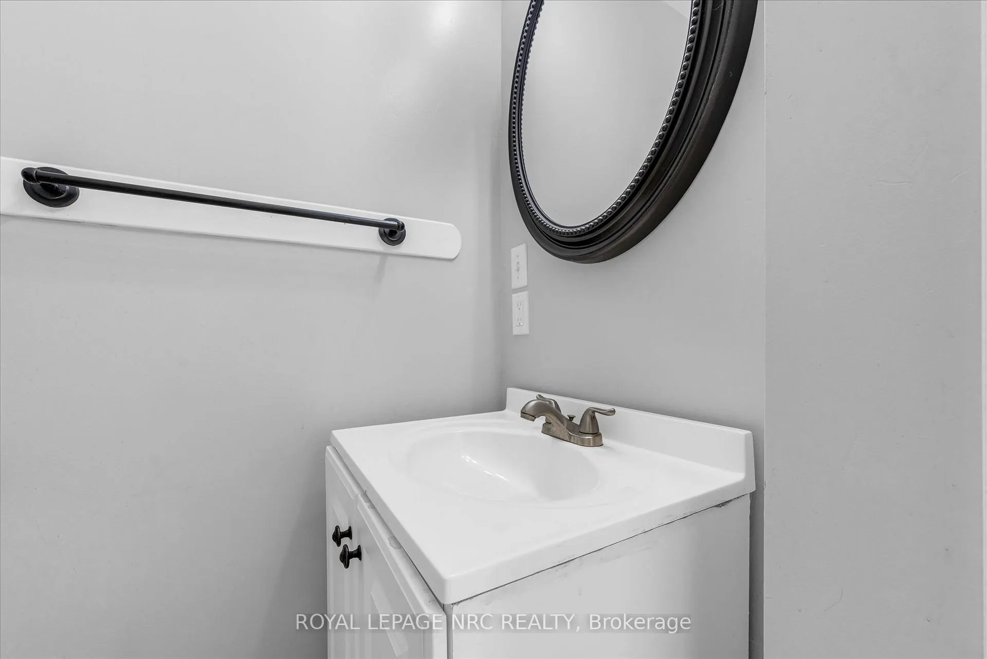 Photo 16 of 4878 Stamford Street, Niagara Falls, Cherrywood — HOMEH