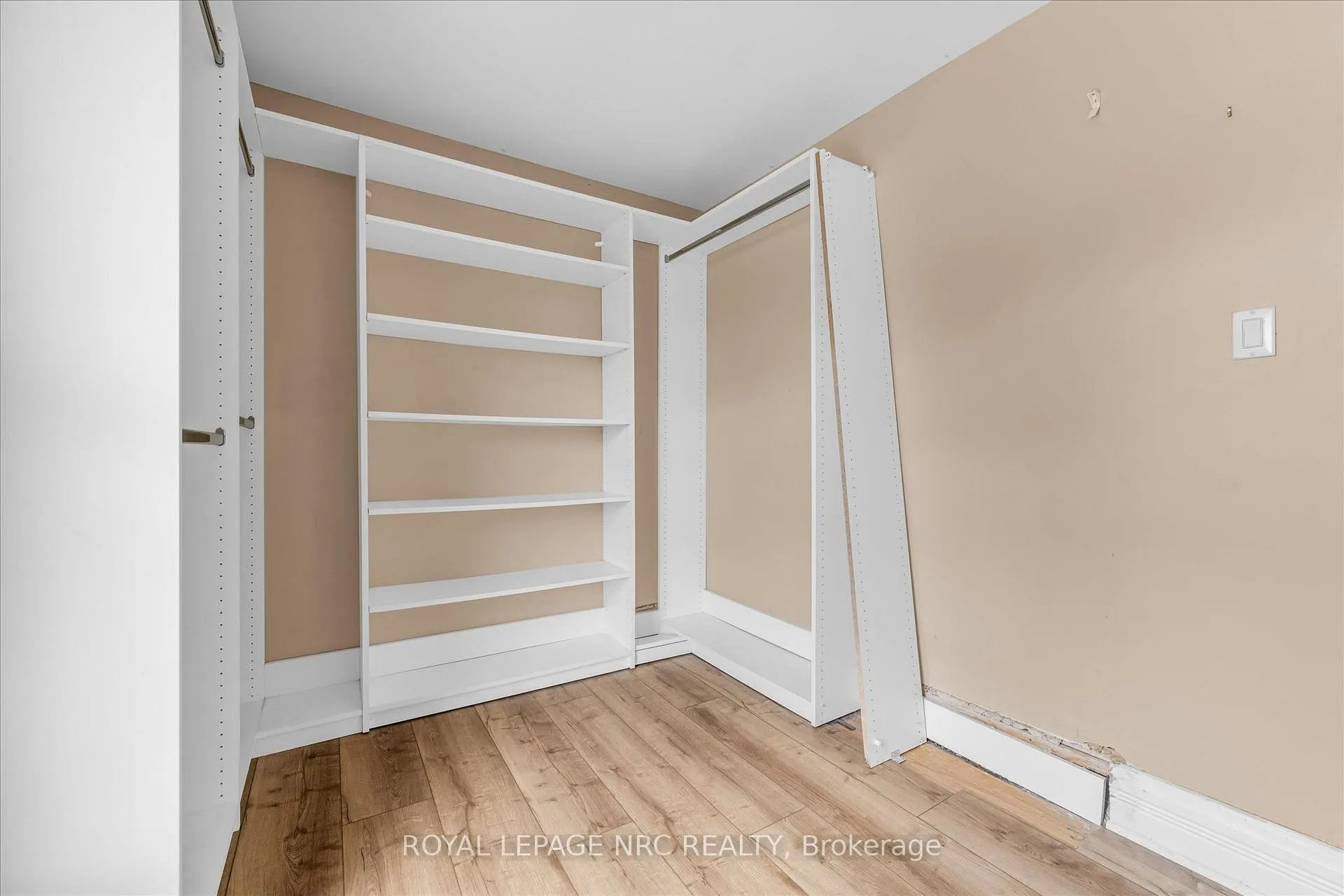 Photo 28 of 4878 Stamford Street, Niagara Falls, Cherrywood — HOMEH