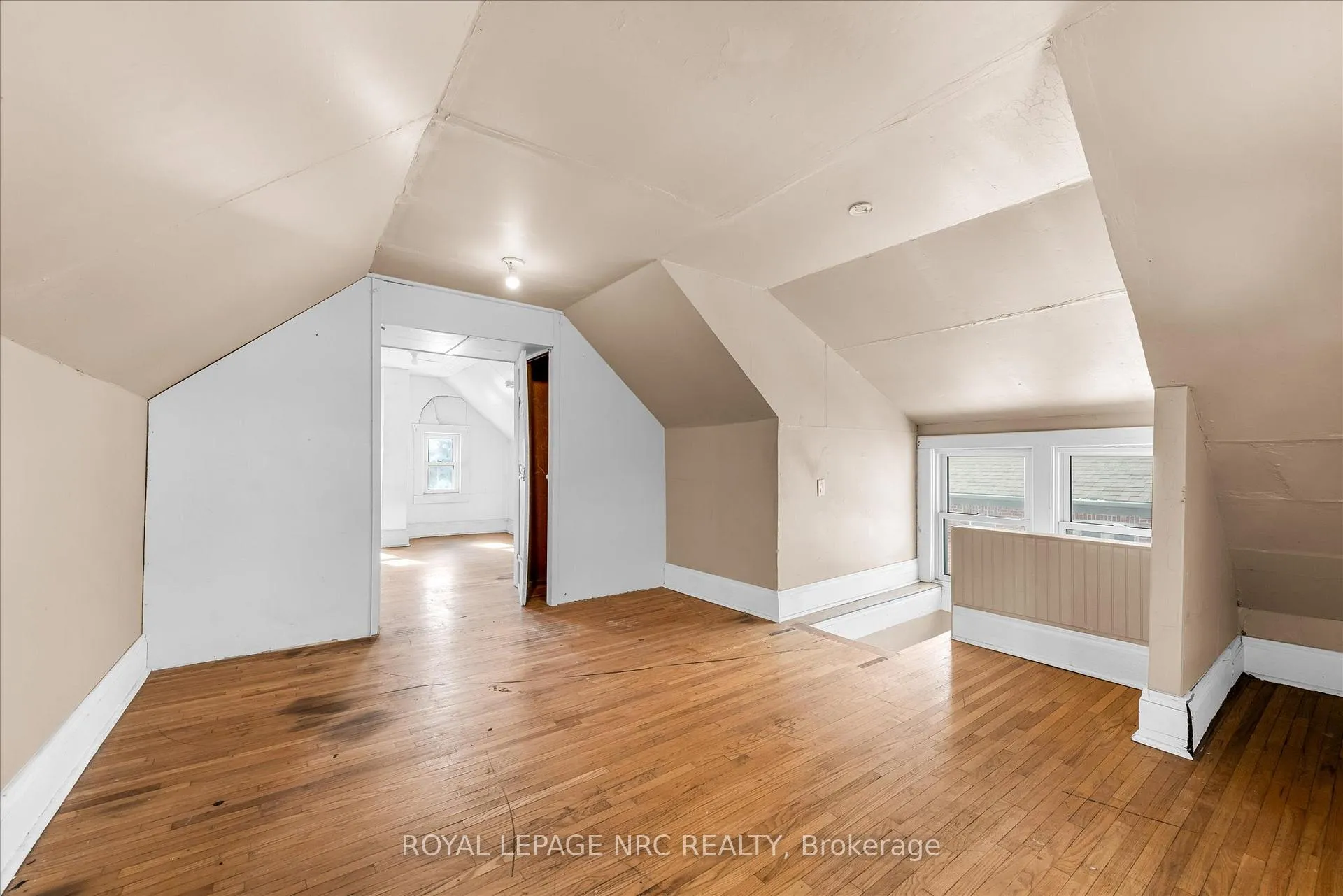 Photo 31 of 4878 Stamford Street, Niagara Falls, Cherrywood — HOMEH