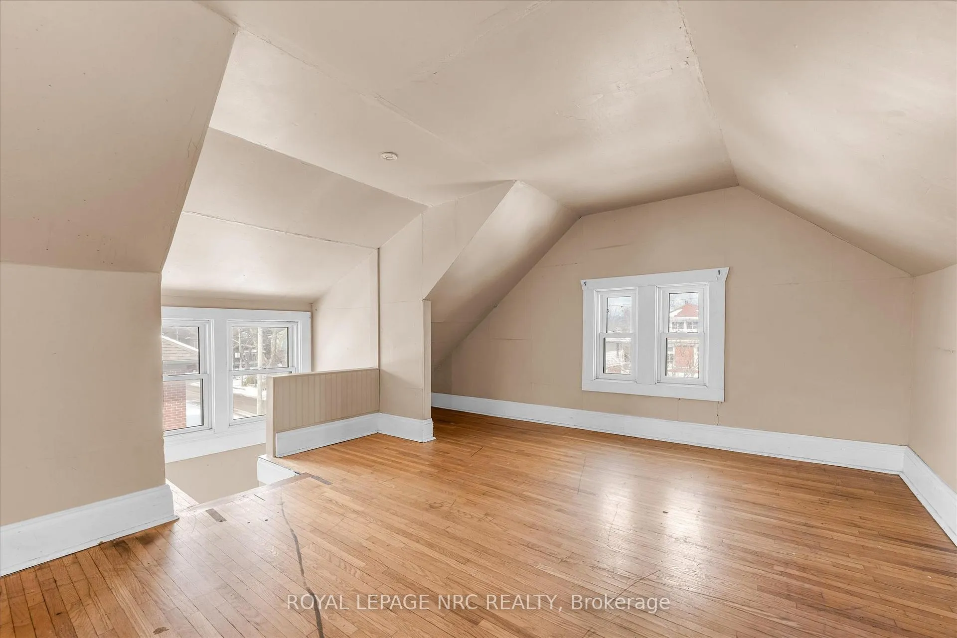 Photo 32 of 4878 Stamford Street, Niagara Falls, Cherrywood — HOMEH