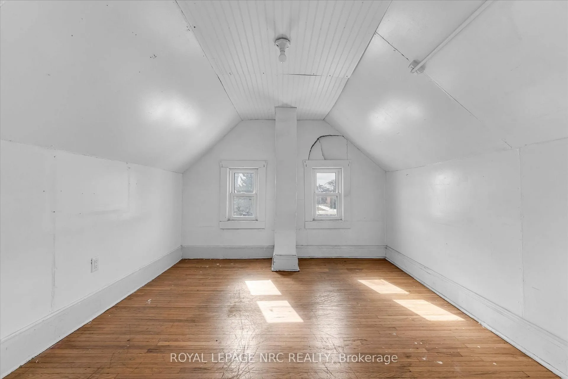Photo 33 of 4878 Stamford Street, Niagara Falls, Cherrywood — HOMEH