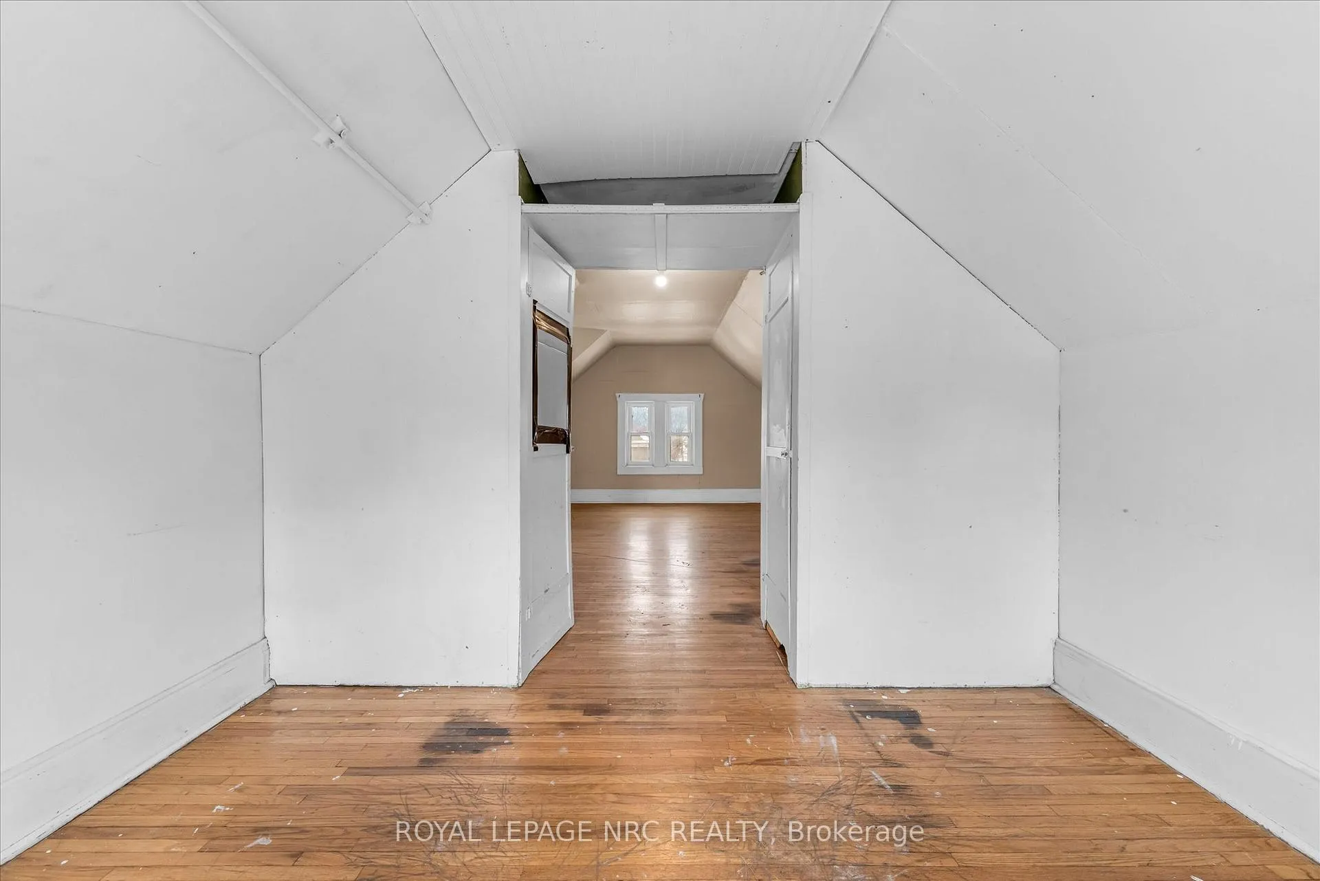 Photo 34 of 4878 Stamford Street, Niagara Falls, Cherrywood — HOMEH